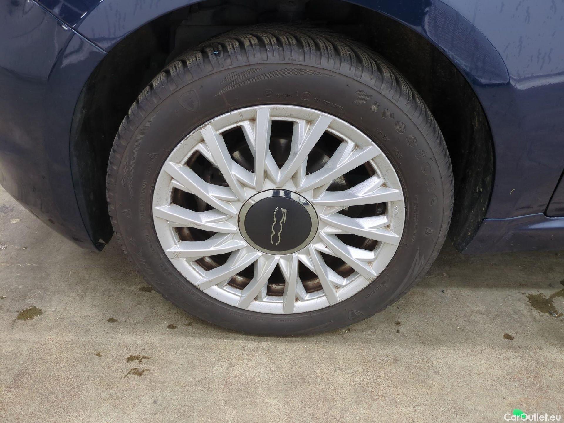  Fiat  500 FIAT  / 2015 / 3P / Berline Hybrid 1.0 BSG 70 ch Dolcevita #8