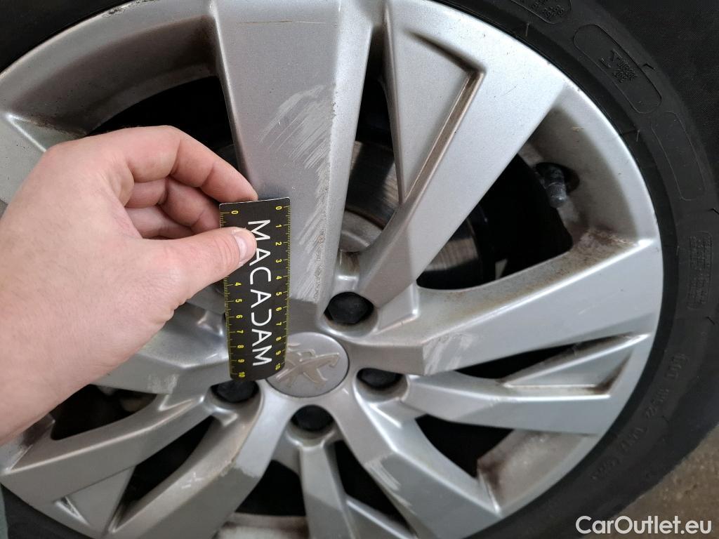  Peugeot  3008  Active Business 1.5 HDi 130CV BVA8 E6dT #32