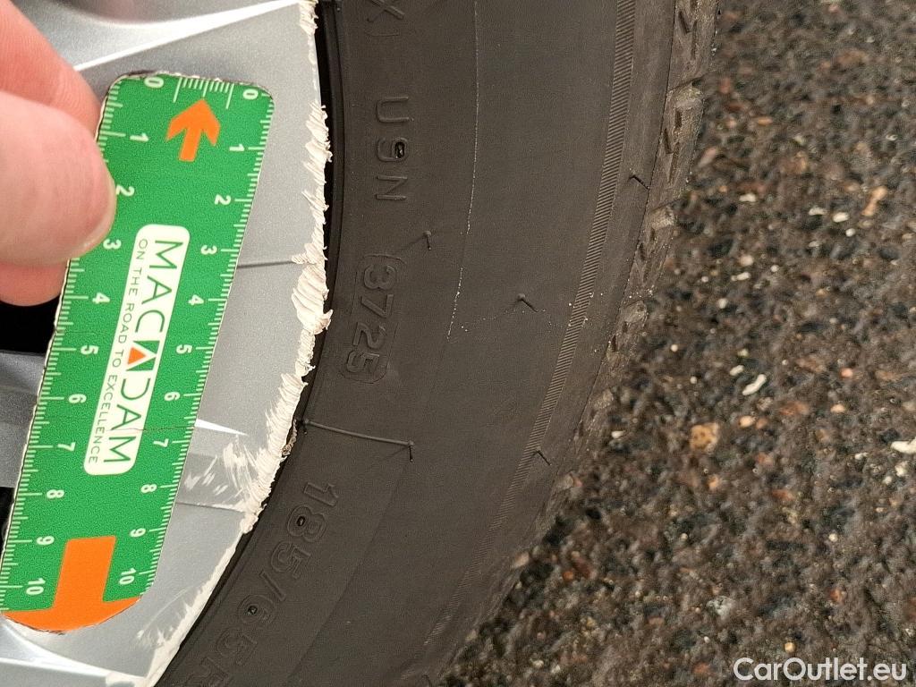  Toyota  Yaris TOYOTA  Hybride / 2019 / 5P / Berline Hybride 116h Dynamic Business Beyond Zer #17