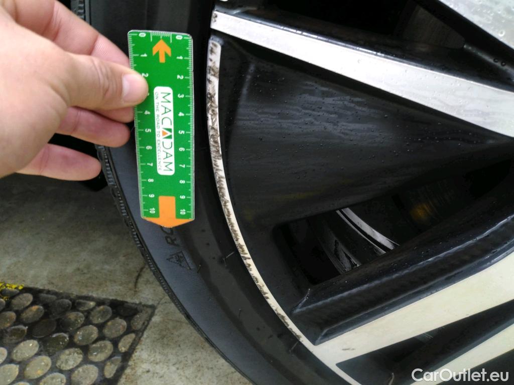  Peugeot  3008 PEUGEOT  / 2020 / 5P / SUV 1.6 HYBRID 225 E-EAT8 GT Pack #13