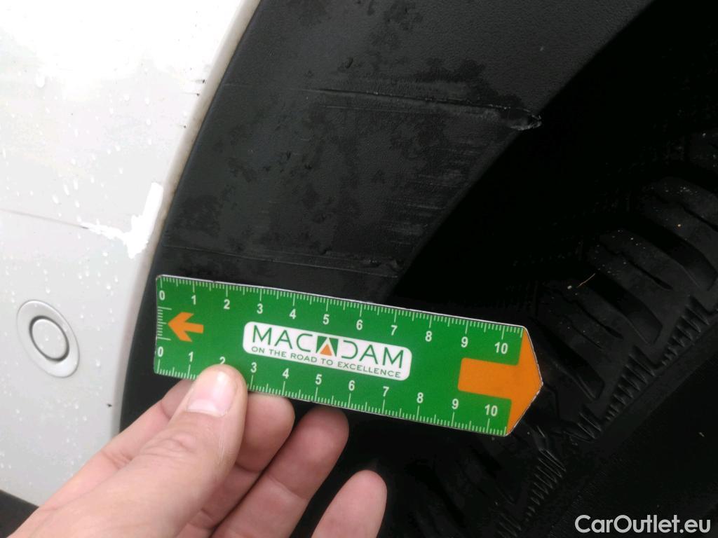  Peugeot  3008 PEUGEOT  / 2020 / 5P / SUV 1.6 HYBRID 225 E-EAT8 GT Pack #20