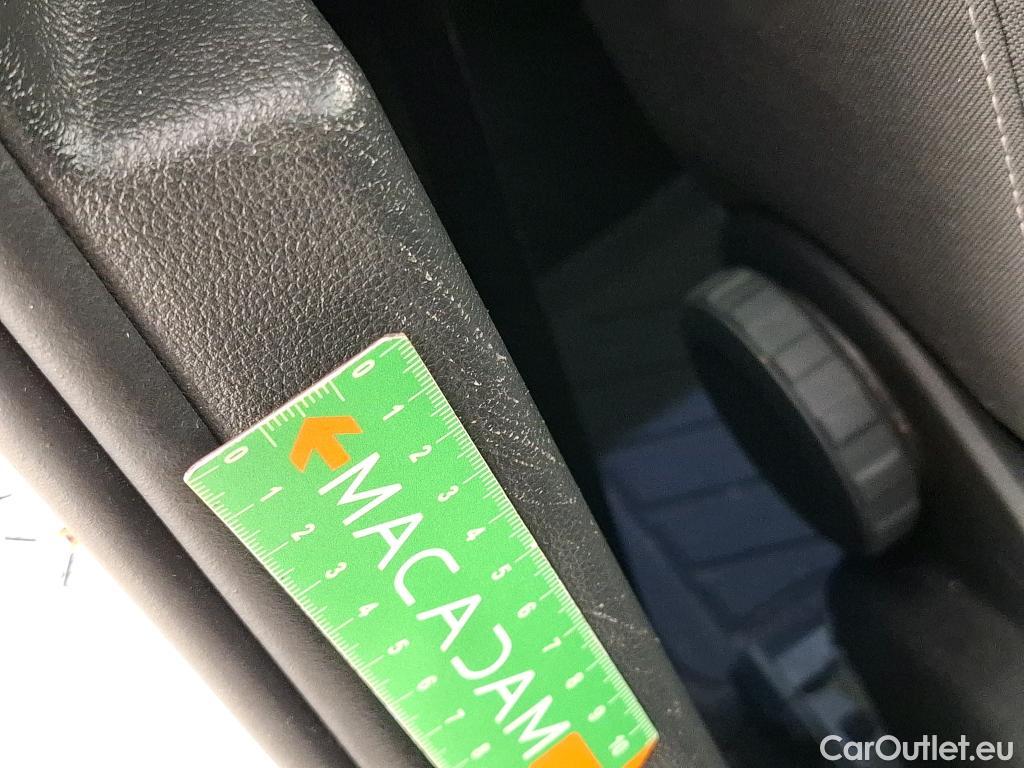  Volkswagen  Golf  VOLKSWAGEN / 2020 / 5P / Berline / VU 2.0 TDI SCR 115 BVM6 Life Soci Busi #18