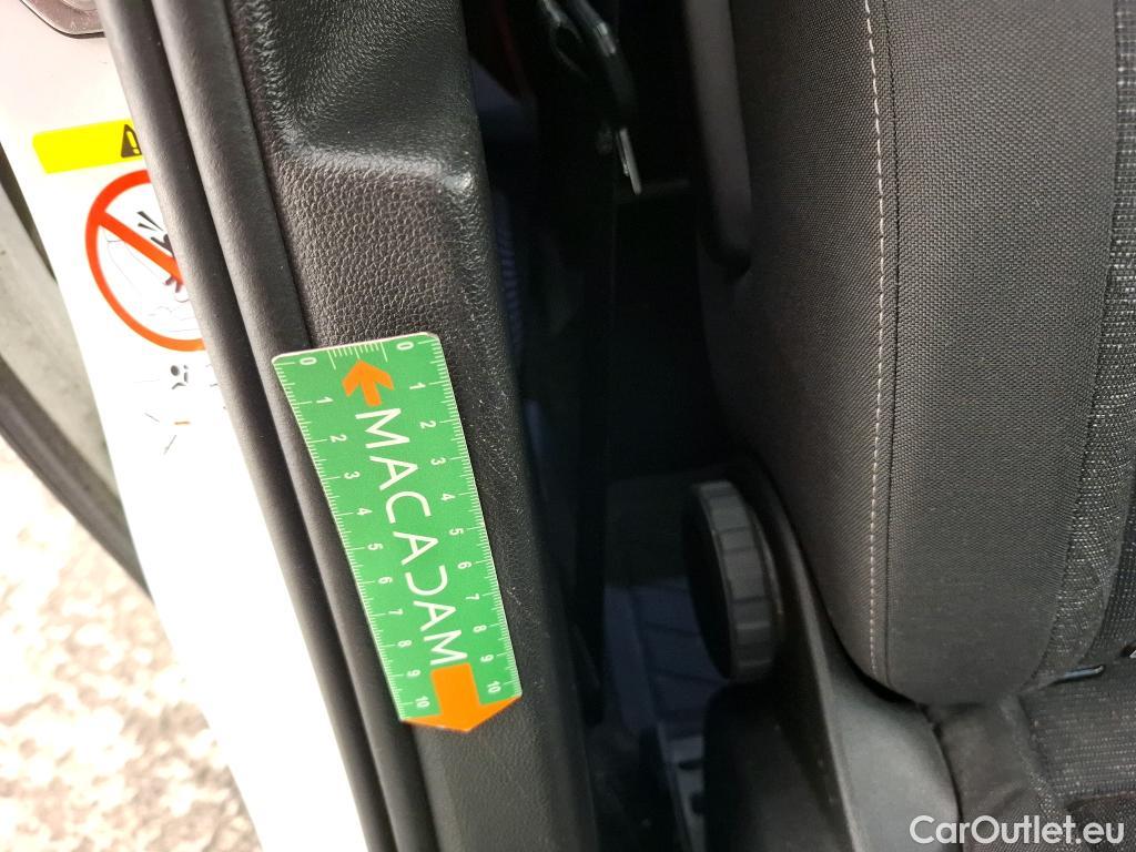  Volkswagen  Golf  VOLKSWAGEN / 2020 / 5P / Berline / VU 2.0 TDI SCR 115 BVM6 Life Soci Busi #17