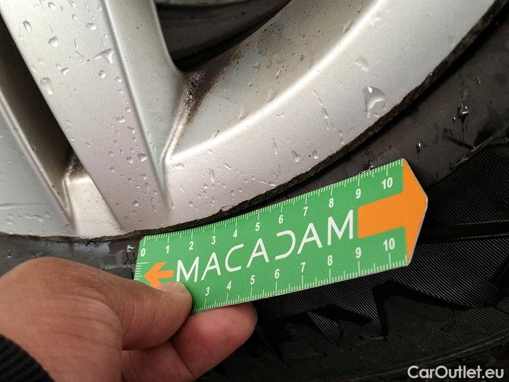  Volkswagen  Golf  VOLKSWAGEN / 2020 / 5P / Berline / VU 2.0 TDI SCR 115 BVM6 Life Soci Busi #16