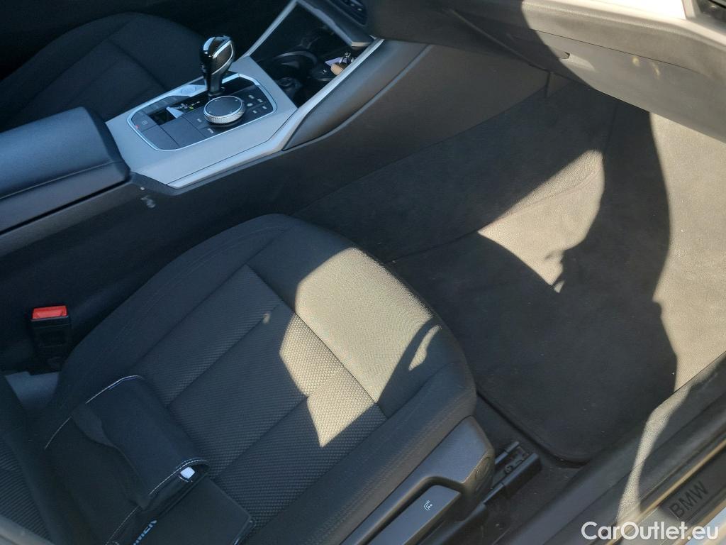  Bmw  Serie 3 BMW  / 2019 / 5P / familiar 318d Auto.Touring #13