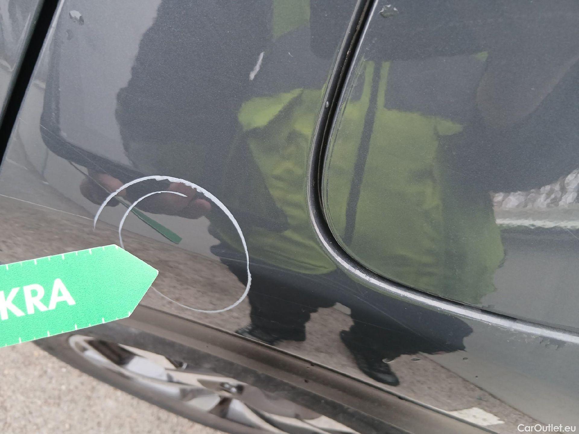  KIA  Sportage KIA  1.6MHEV Drive 100kW(136CV) 4x2(Crist Tintados)(CX) #28