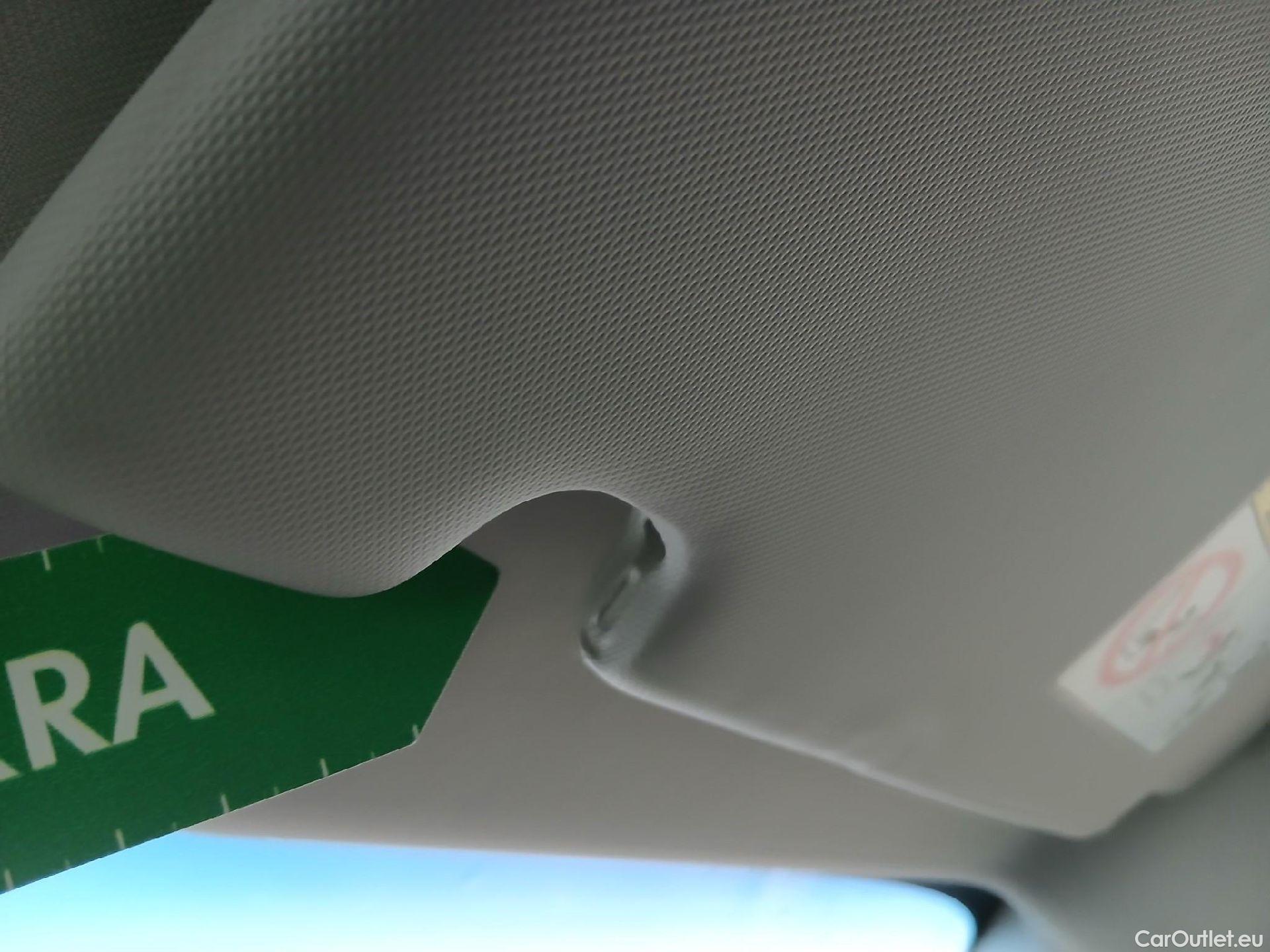  KIA  Sportage KIA  1.6MHEV Drive 100kW(136CV) 4x2(Crist Tintados)(CX) #3