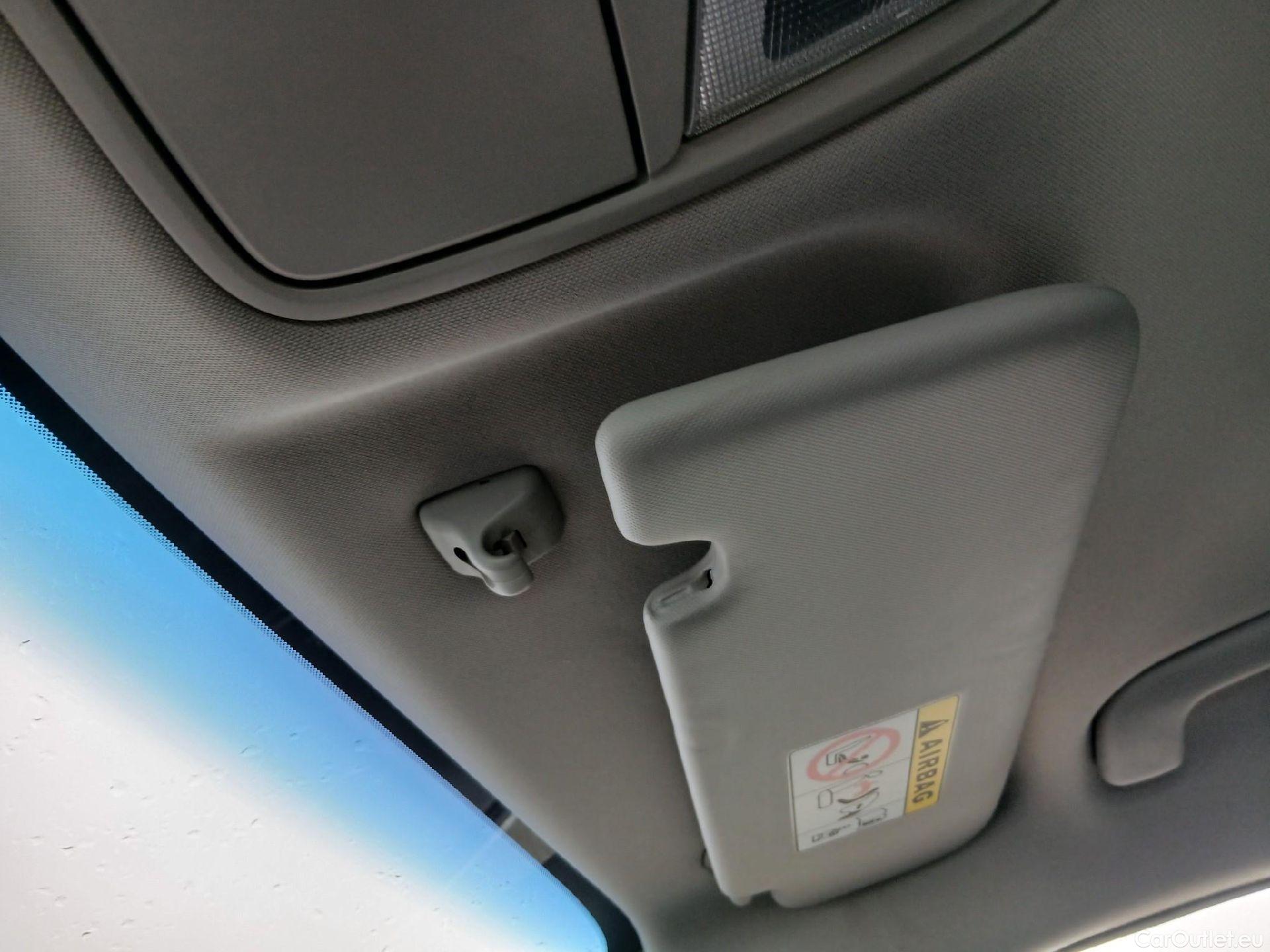  KIA  Sportage KIA  1.6MHEV Drive 100kW(136CV) 4x2(Crist Tintados)(CX) #4