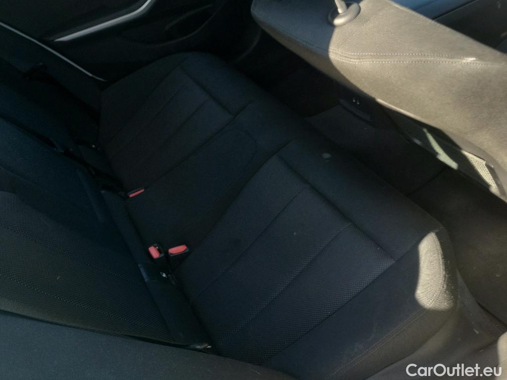  Bmw  Serie 3 BMW  / 2019 / 5P / familiar 318d Auto.Touring #12