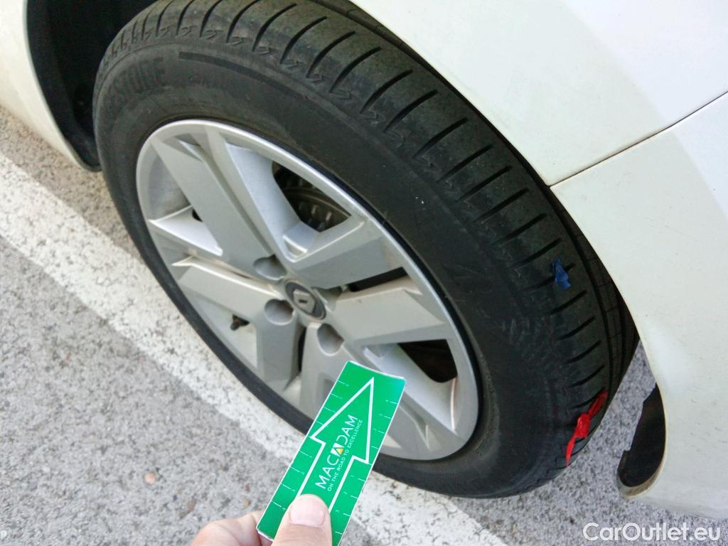  Renault  Clio RENAULT  / 2019 / 5P / berlina con portón Intens TCe 74 kW (100CV) GLP #17