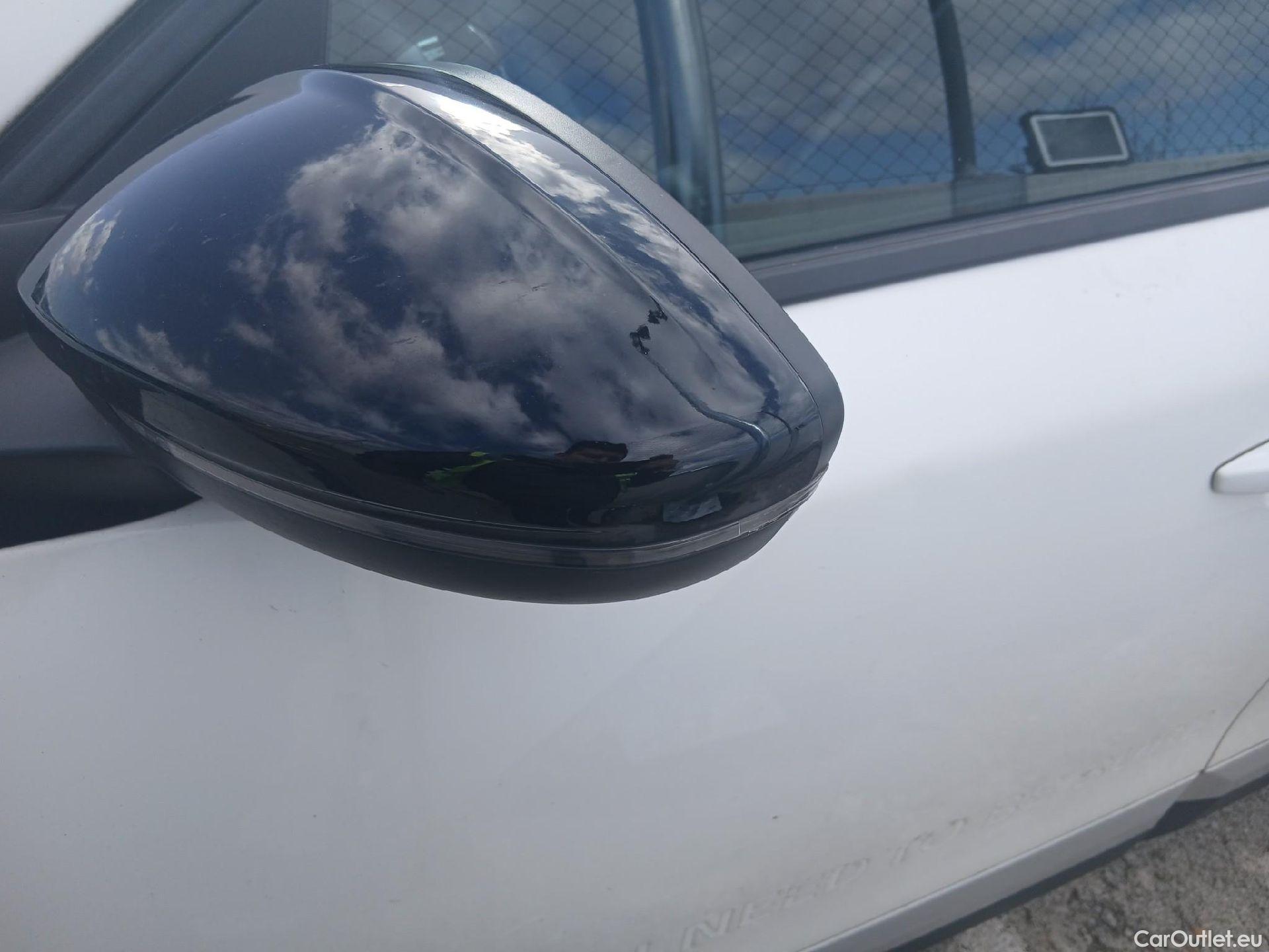  Peugeot  2008 PEUGEOT  / 2019 / 5P / todoterreno Allure BlueHDI 81kW (110CV) #12