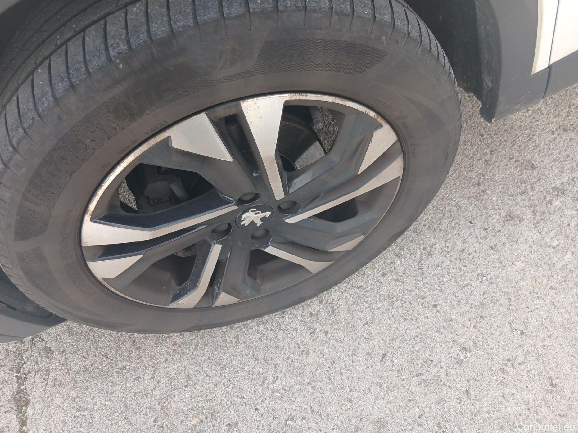  Peugeot  2008 PEUGEOT  / 2019 / 5P / todoterreno Allure BlueHDI 81kW (110CV) #8