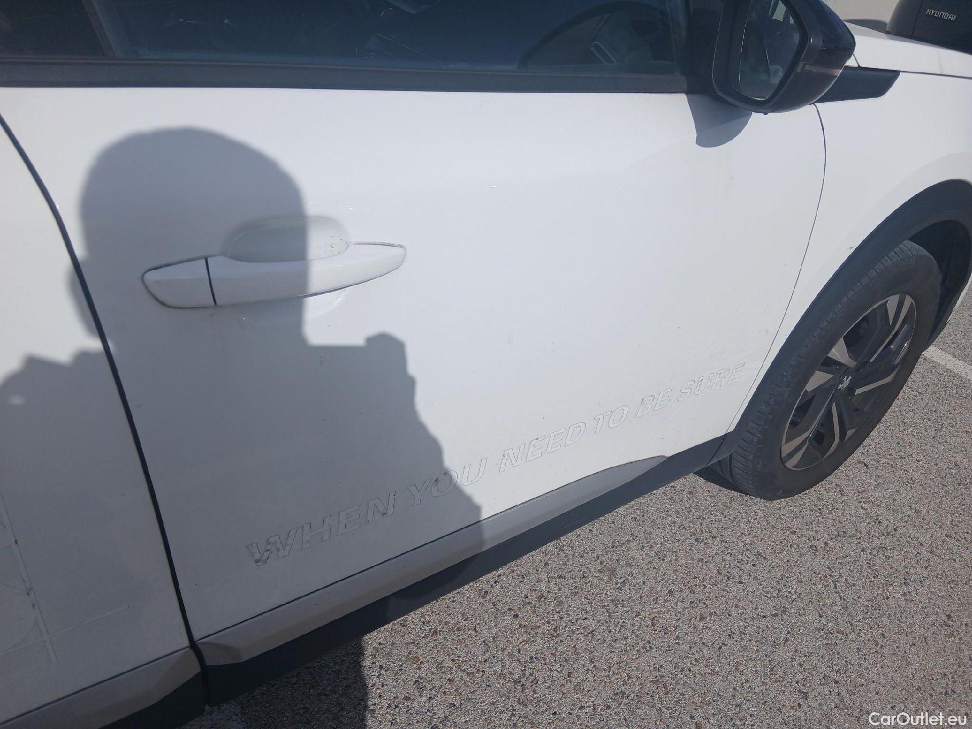  Peugeot  2008 PEUGEOT  / 2019 / 5P / todoterreno Allure BlueHDI 81kW (110CV) #27