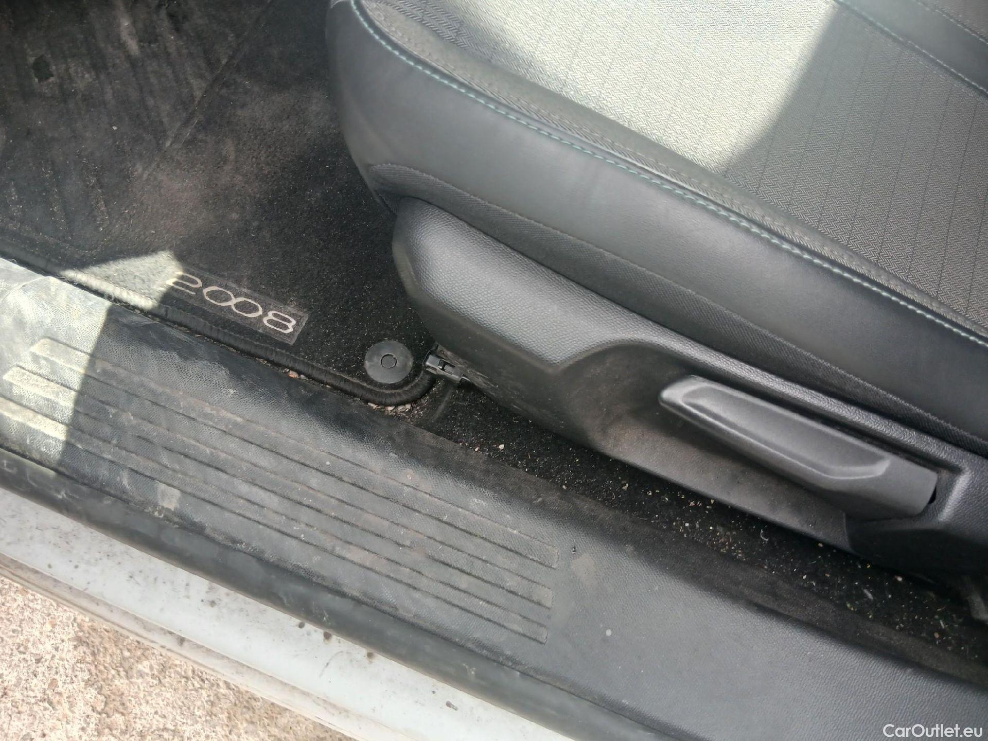  Peugeot  2008 PEUGEOT  / 2019 / 5P / todoterreno Allure BlueHDI 81kW (110CV) #1