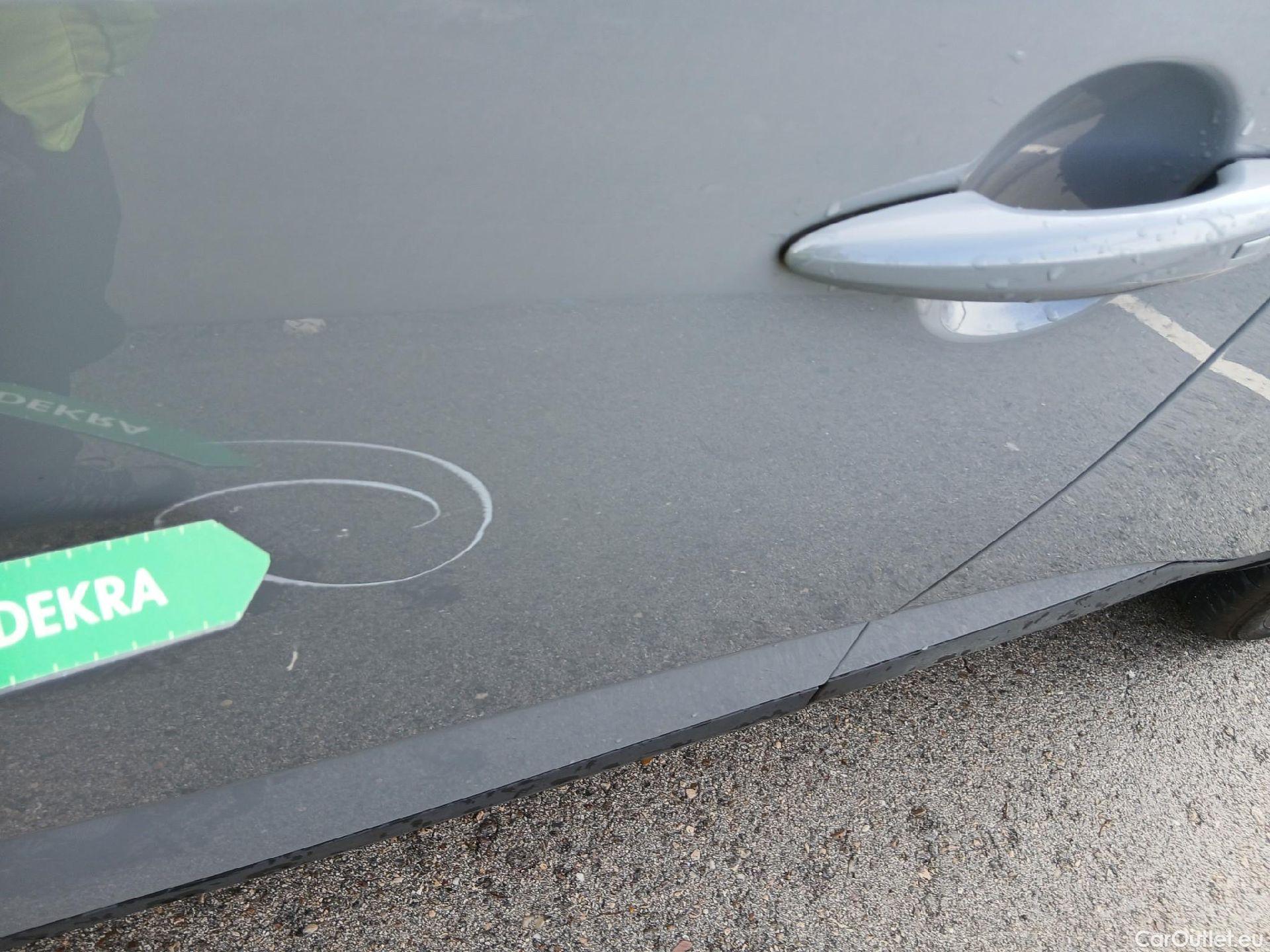  Nissan  Qashqai NISSAN  / 2021 / 5P / todoterreno DIG-T 103kW N-Connecta (Skyline Pack) #18