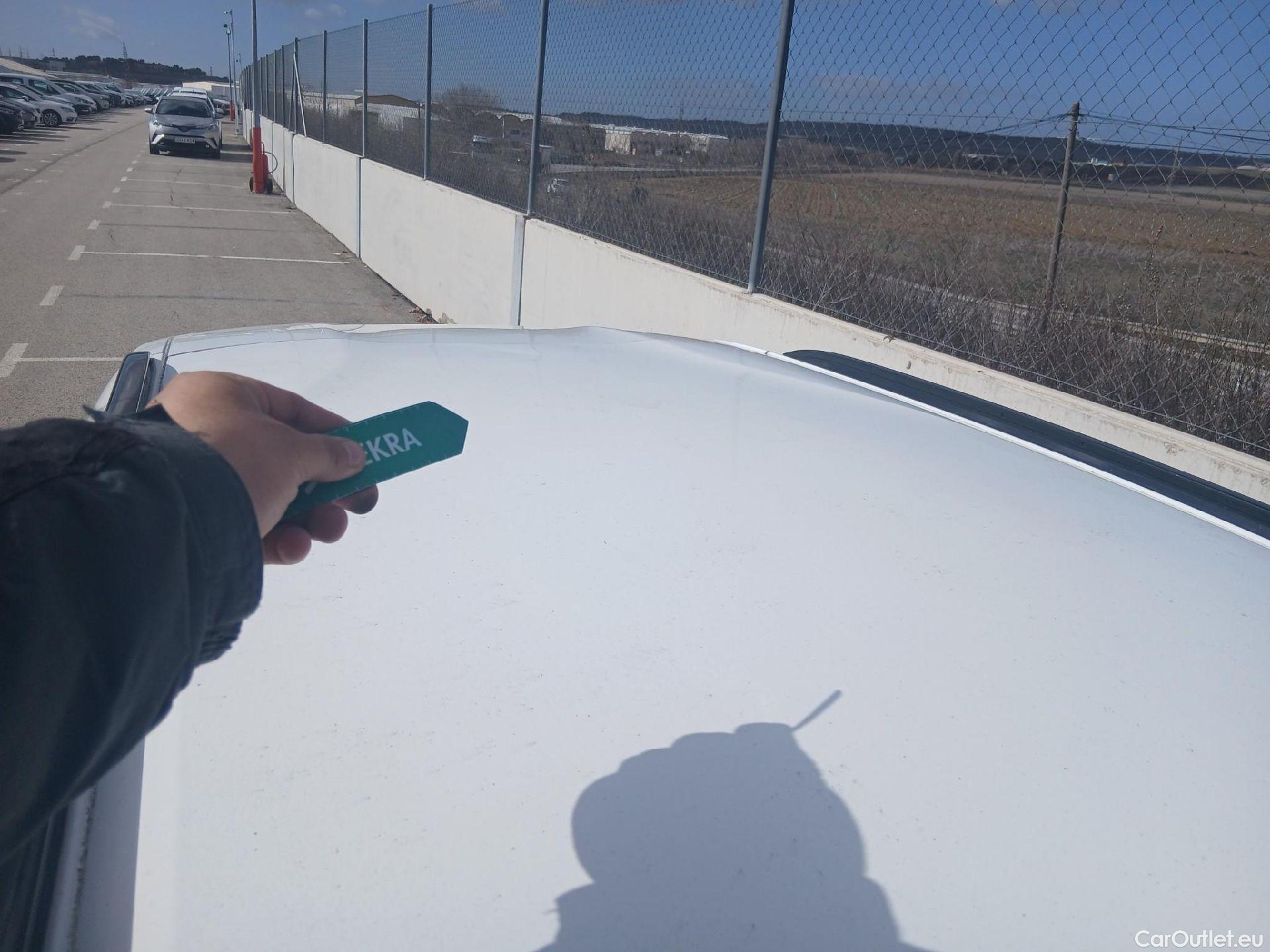  Peugeot  2008 PEUGEOT  / 2019 / 5P / todoterreno Allure BlueHDI 81kW (110CV) #30