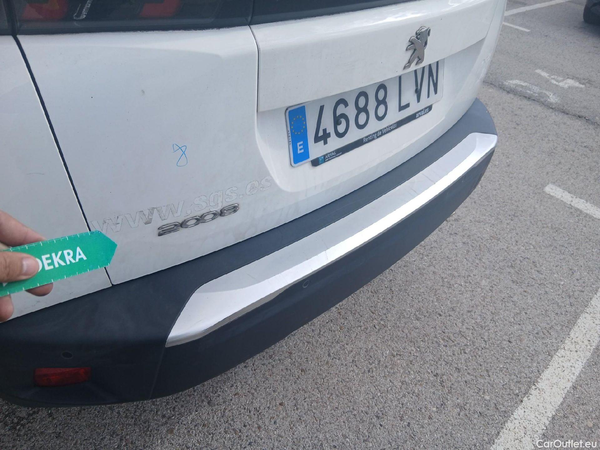  Peugeot  2008 PEUGEOT  / 2019 / 5P / todoterreno Allure BlueHDI 81kW (110CV) #16