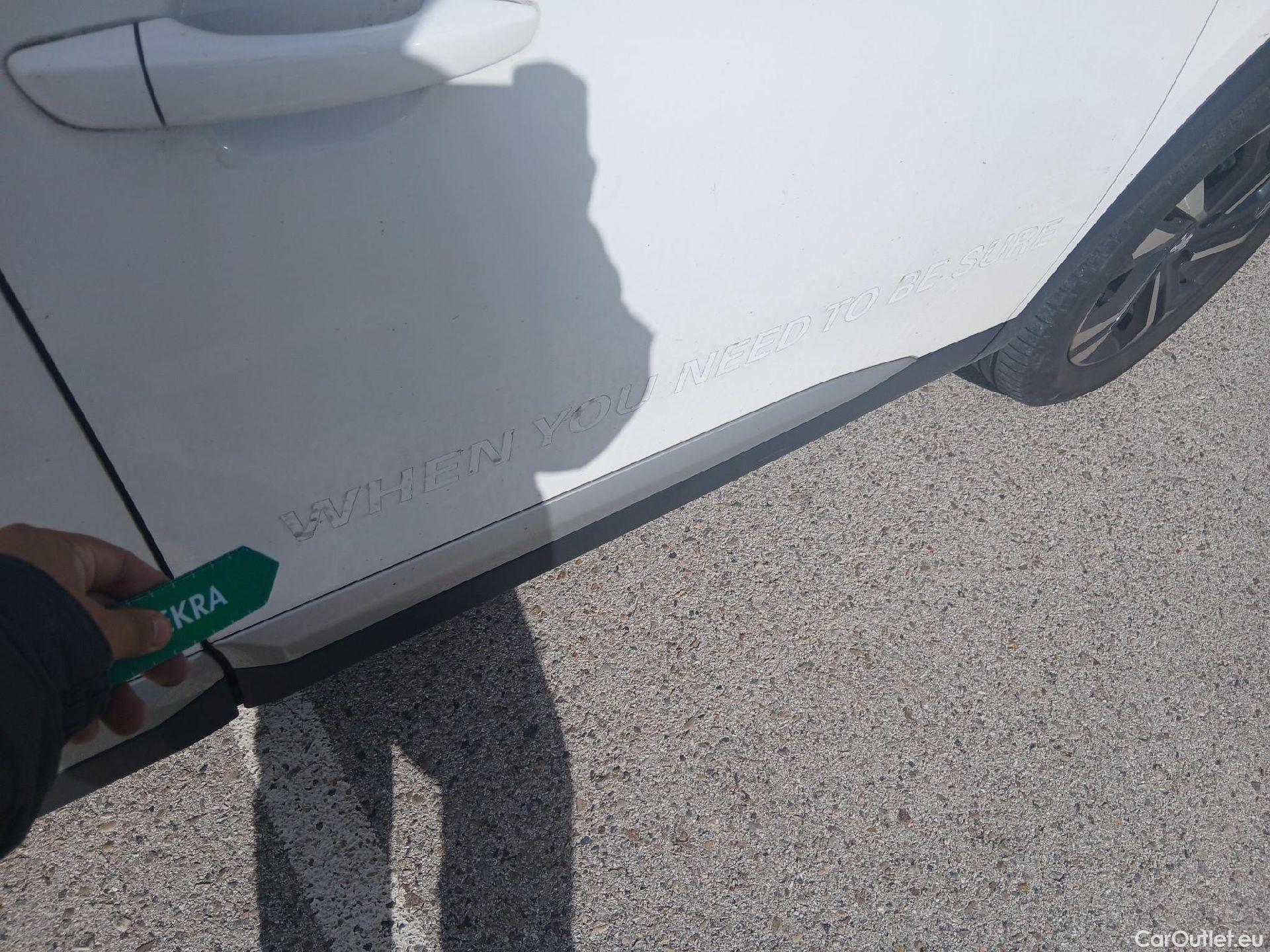  Peugeot  2008 PEUGEOT  / 2019 / 5P / todoterreno Allure BlueHDI 81kW (110CV) #26