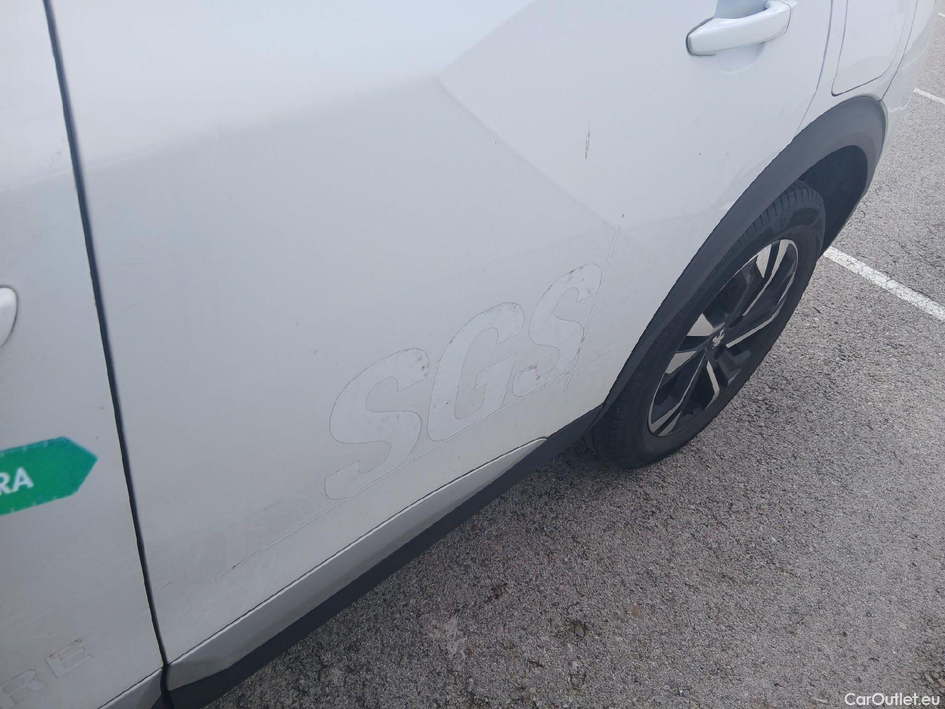  Peugeot  2008 PEUGEOT  / 2019 / 5P / todoterreno Allure BlueHDI 81kW (110CV) #14