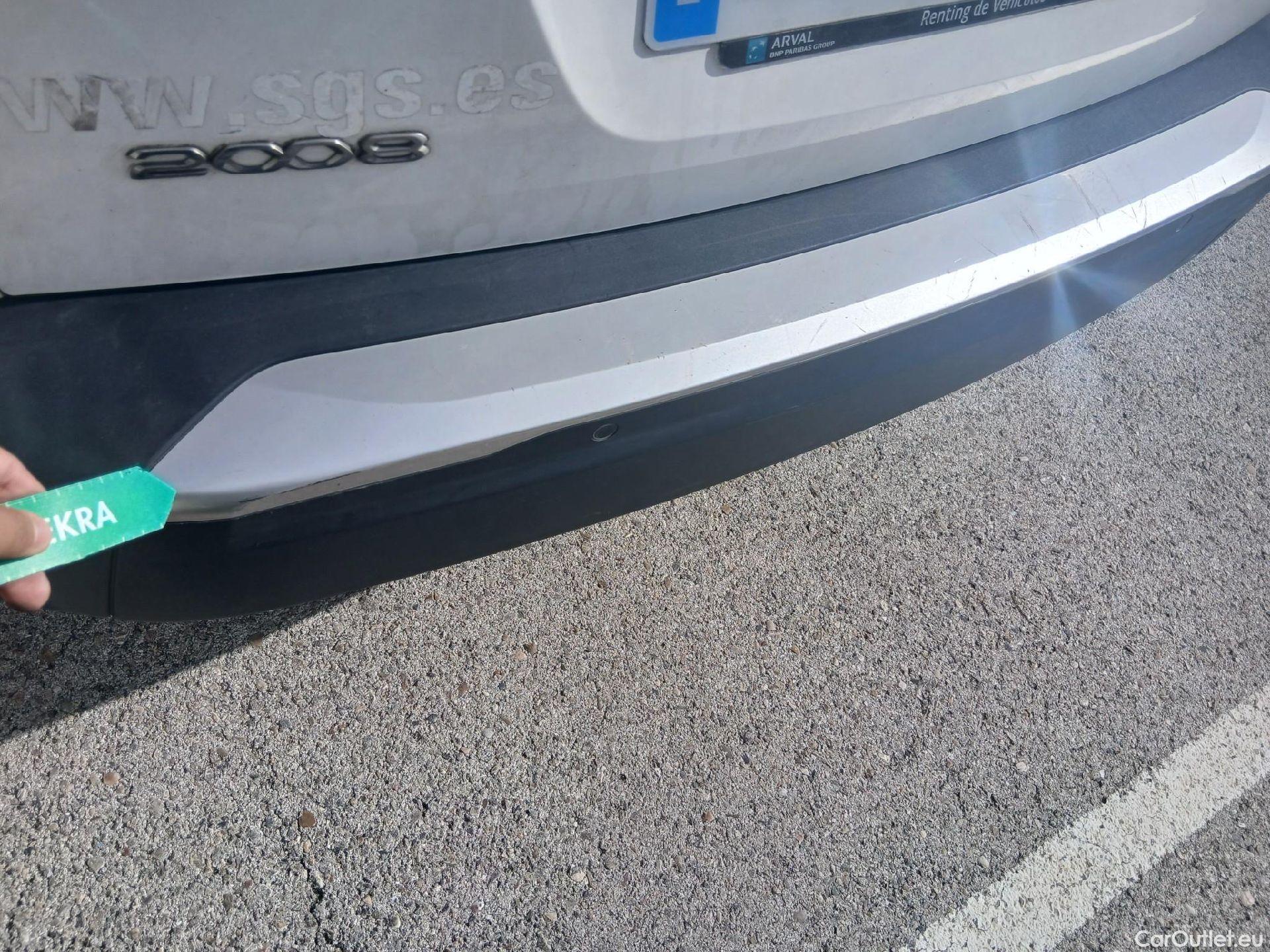  Peugeot  2008 PEUGEOT  / 2019 / 5P / todoterreno Allure BlueHDI 81kW (110CV) #21