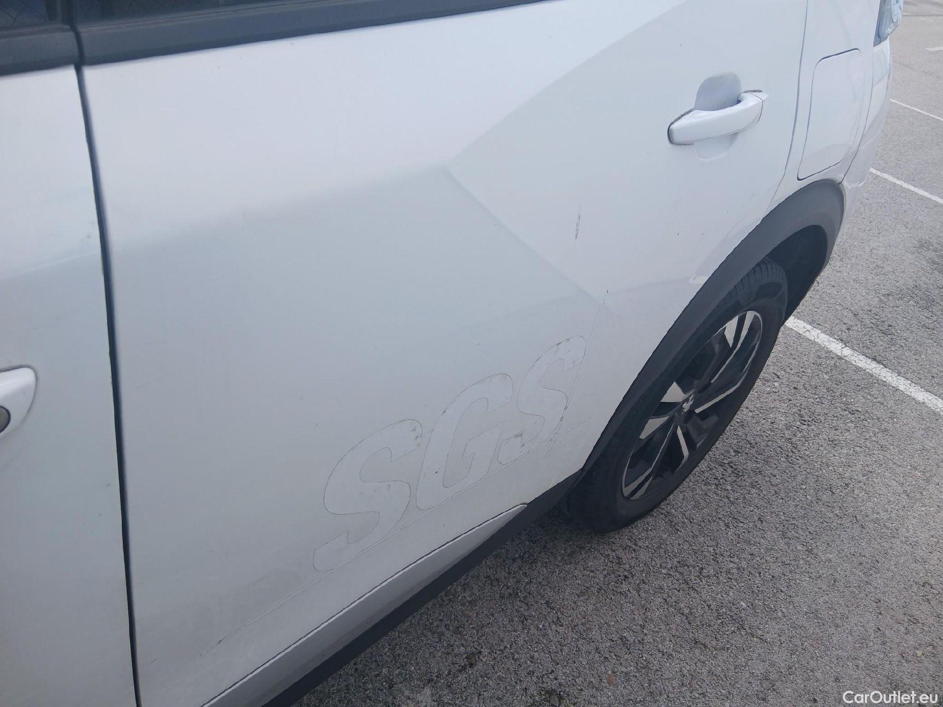  Peugeot  2008 PEUGEOT  / 2019 / 5P / todoterreno Allure BlueHDI 81kW (110CV) #15