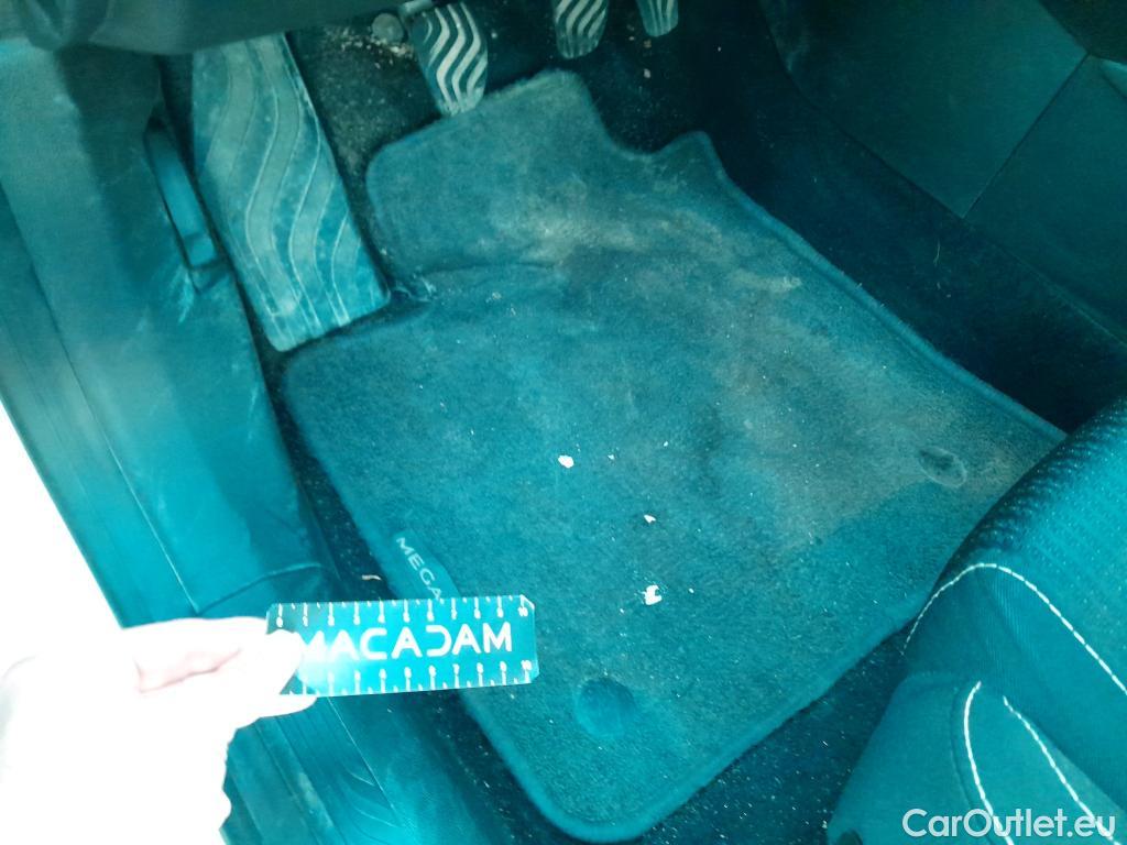  Renault  Megane RENAULT Mégane / 2015 / 5P / familiar Sp. Tourer Zen En. dCi 81kW (110CV) #18