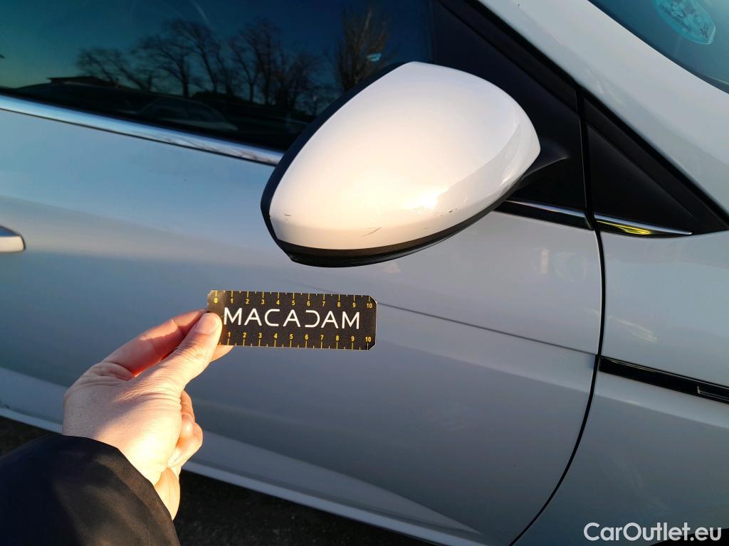  Renault  Megane RENAULT Mégane / 2015 / 5P / familiar Sp. Tourer Zen En. dCi 81kW (110CV) #21