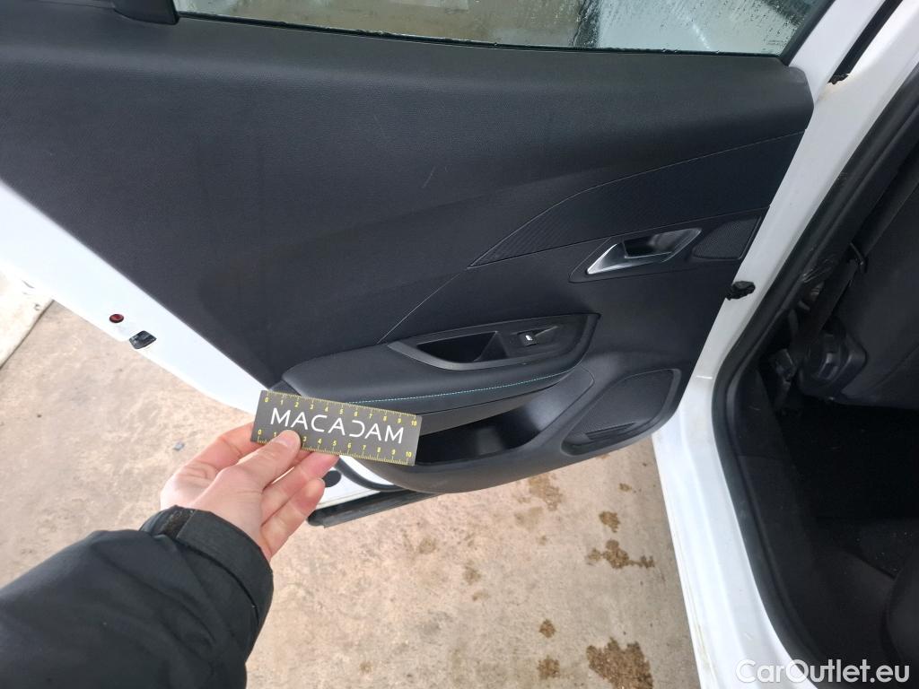  Peugeot  2008  Allure Pack 1.5 HDi 130CV BVA8 E6d #25