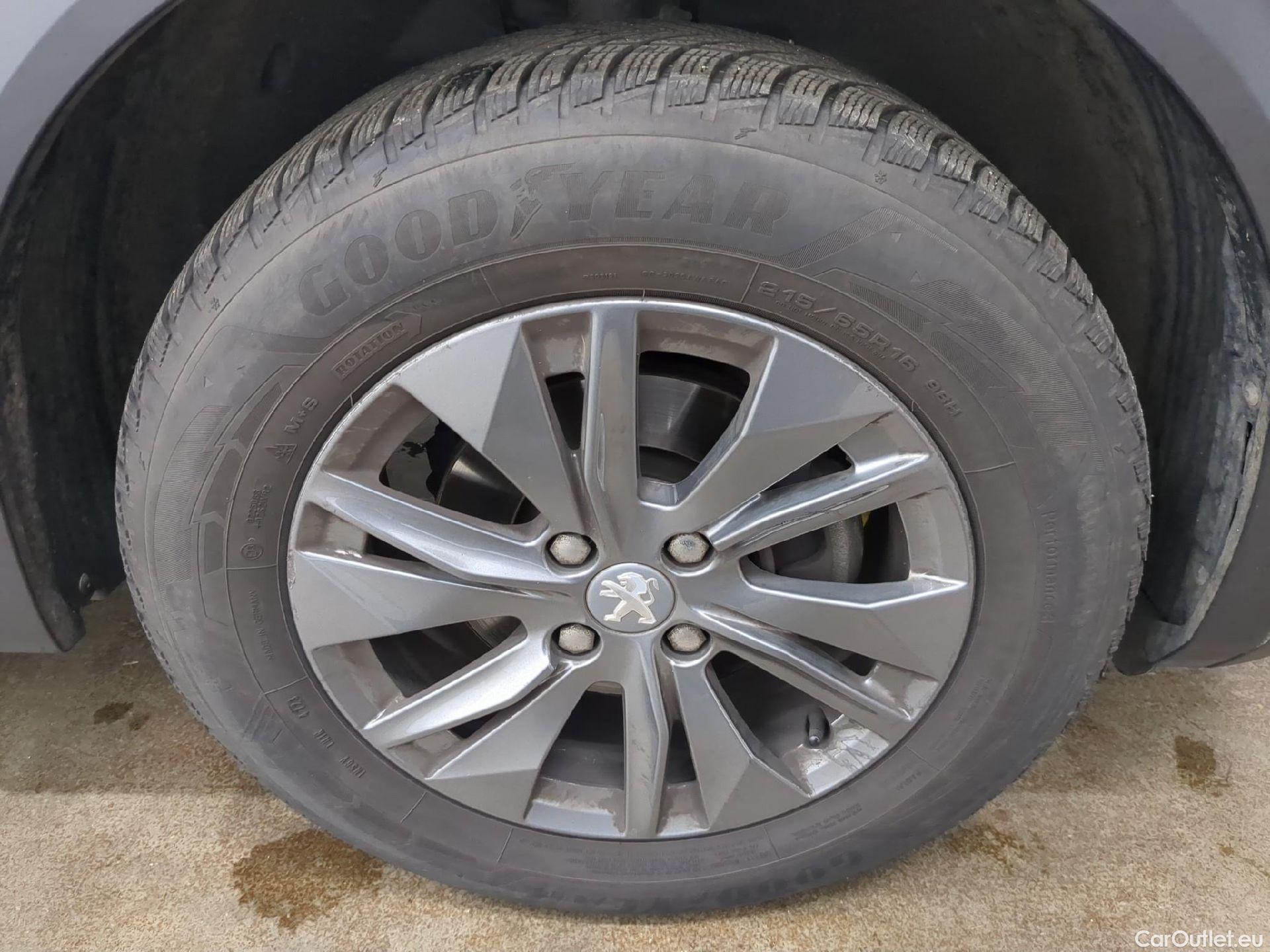  Peugeot  2008  Active Pack 1.2 PureTech 130CV BVA8 E6d #2