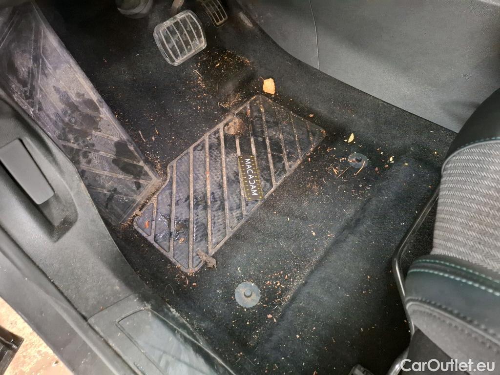  Peugeot  3008  Allure Pack 1.5 HDi 130CV BVA8 E6d #37