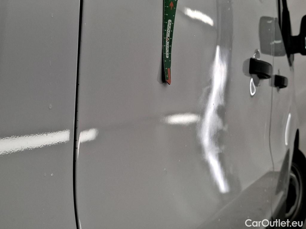  Renault  Trafic  III Fourgon L2H1 3T Confort 2.0 dCi 130CV BVM6 E6d #12