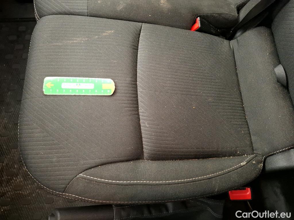  Renault  Trafic  III Fourgon L2H1 3T Grand Confort 2.0 dCi 130CV BVM6 E6d #38