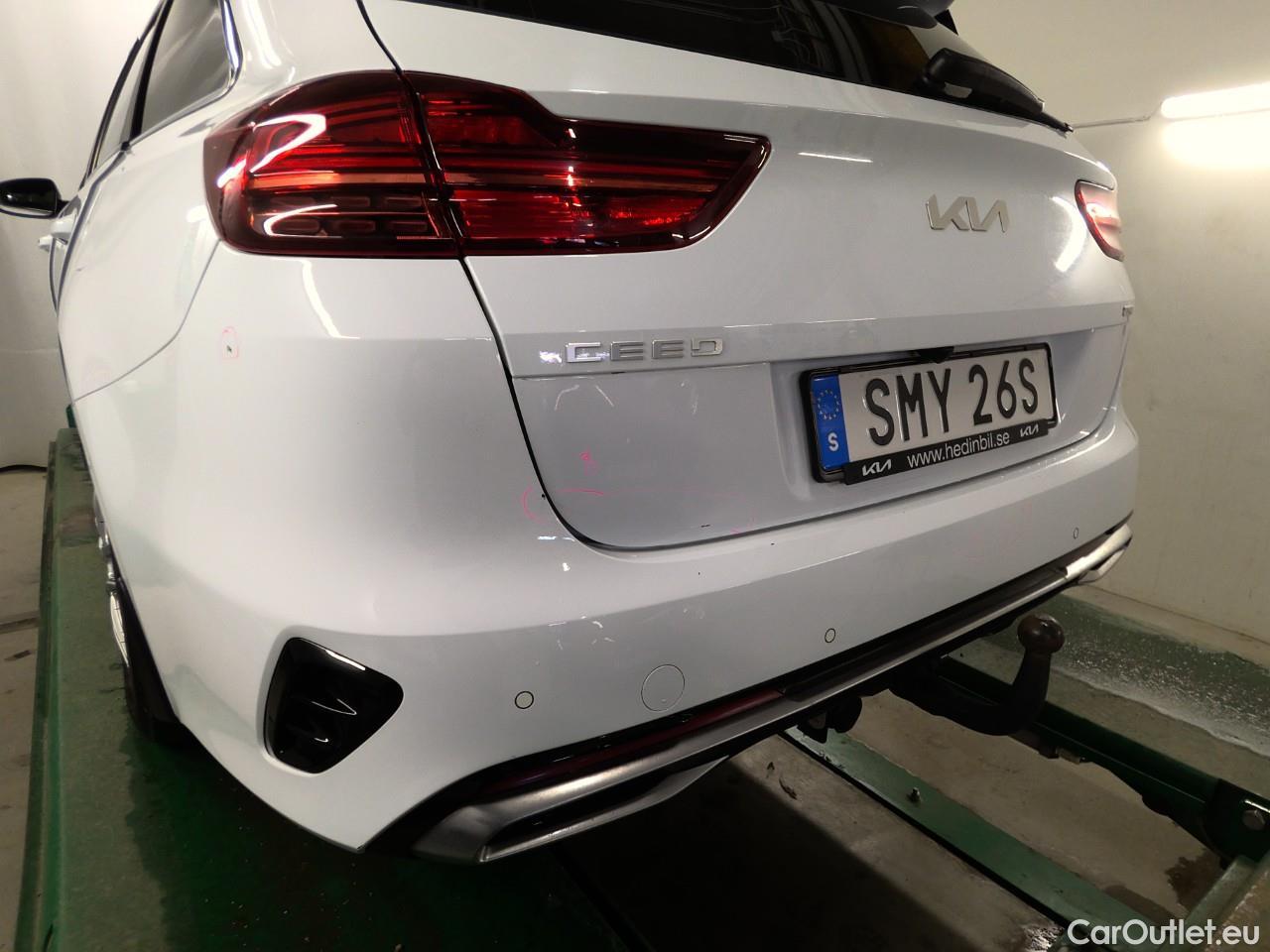  KIA  Cee'd ceed SW 1.6PHEV Advance 5d #12