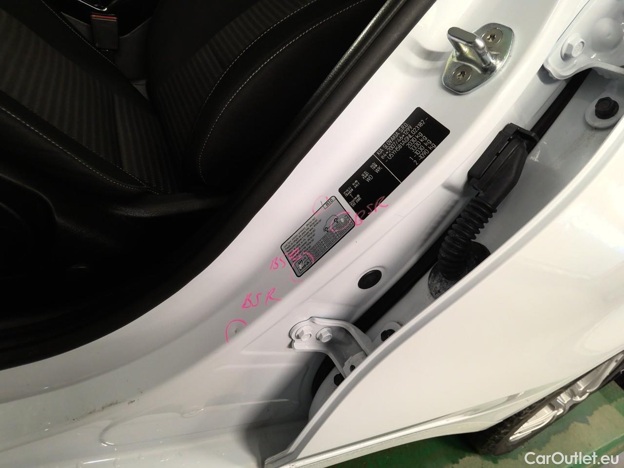  KIA  Cee'd ceed SW 1.6PHEV Advance 5d #21