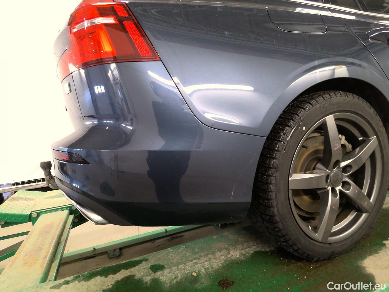  Volvo  V60  T6 350 Ins.Ex.Rec. AWD Aut #13