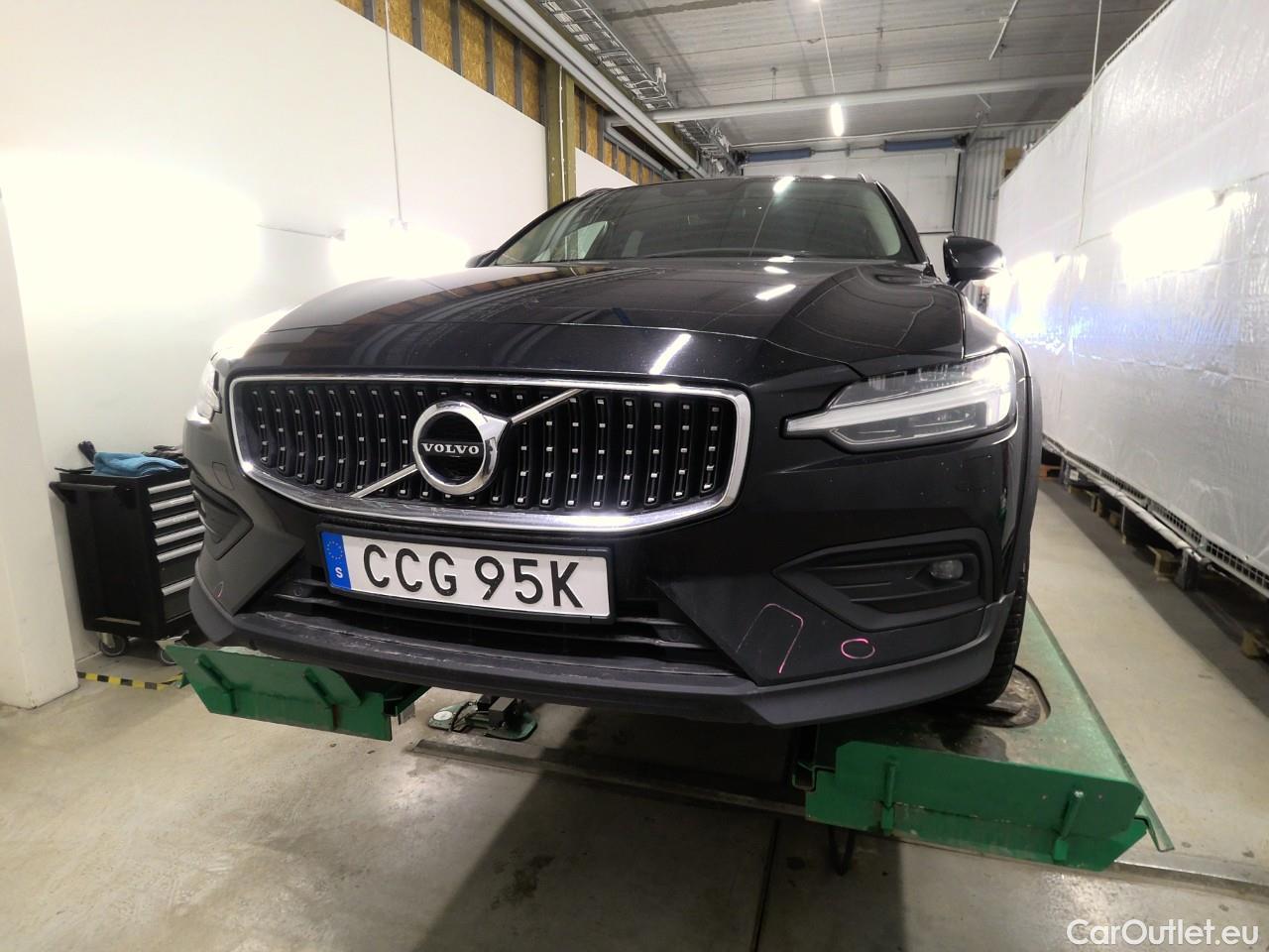  Volvo  V60  CC B4 D AWD Adv.SE Par.Aut #2