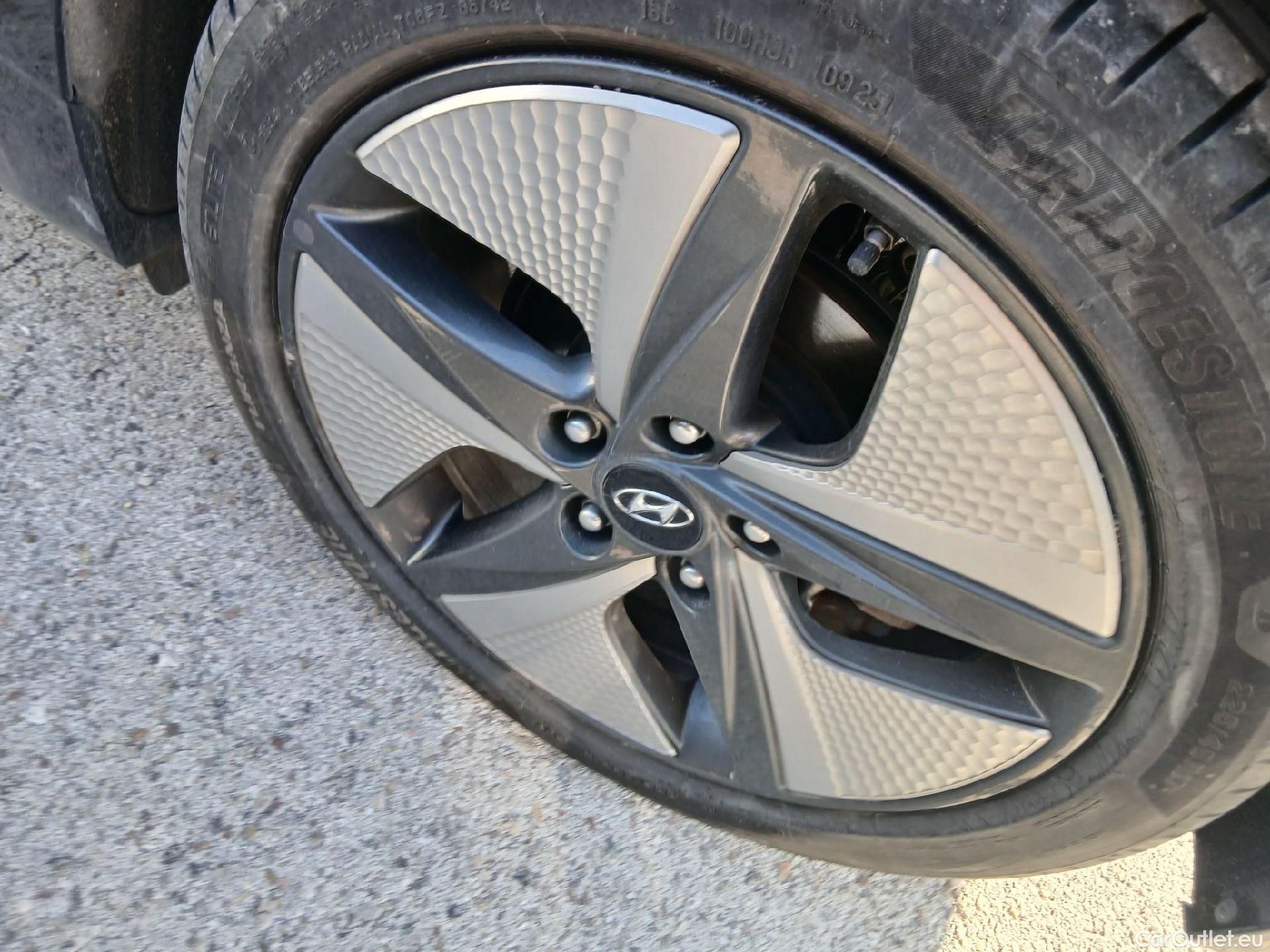  Hyundai   Ioniq HYUNDAI / 2019 / 5P / berlina con portón 1.6 GDI HEV Tecno DCT #4