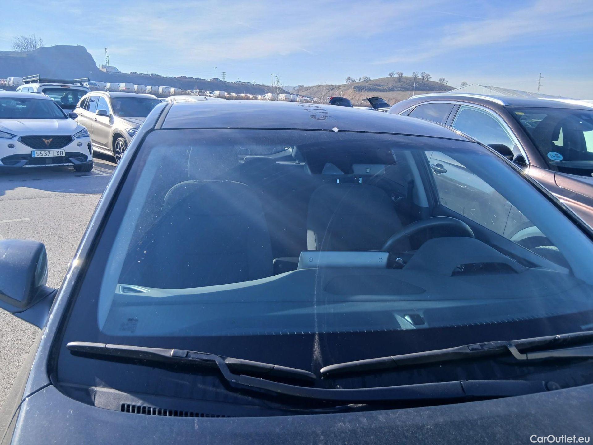  Hyundai   Ioniq HYUNDAI / 2019 / 5P / berlina con portón 1.6 GDI HEV Tecno DCT #9