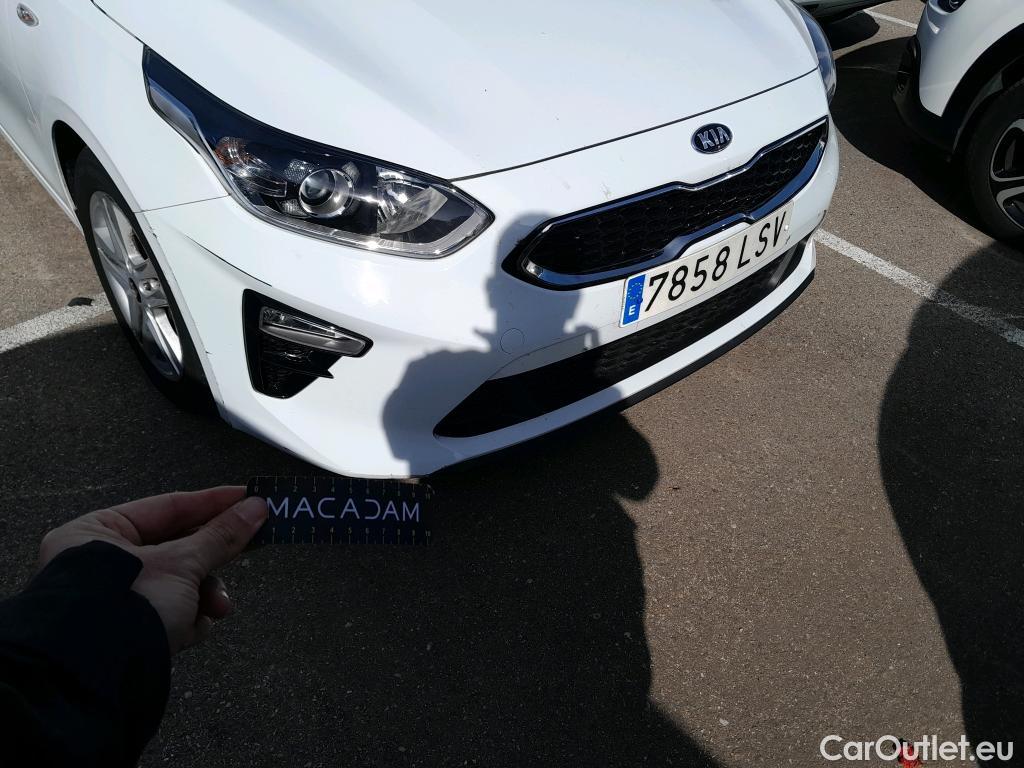  KIA  Cee'd KIA Ceed / 2018 / 5P / berlina con portón 1.0 MHEV 88kW (120CV) Drive DCT #19