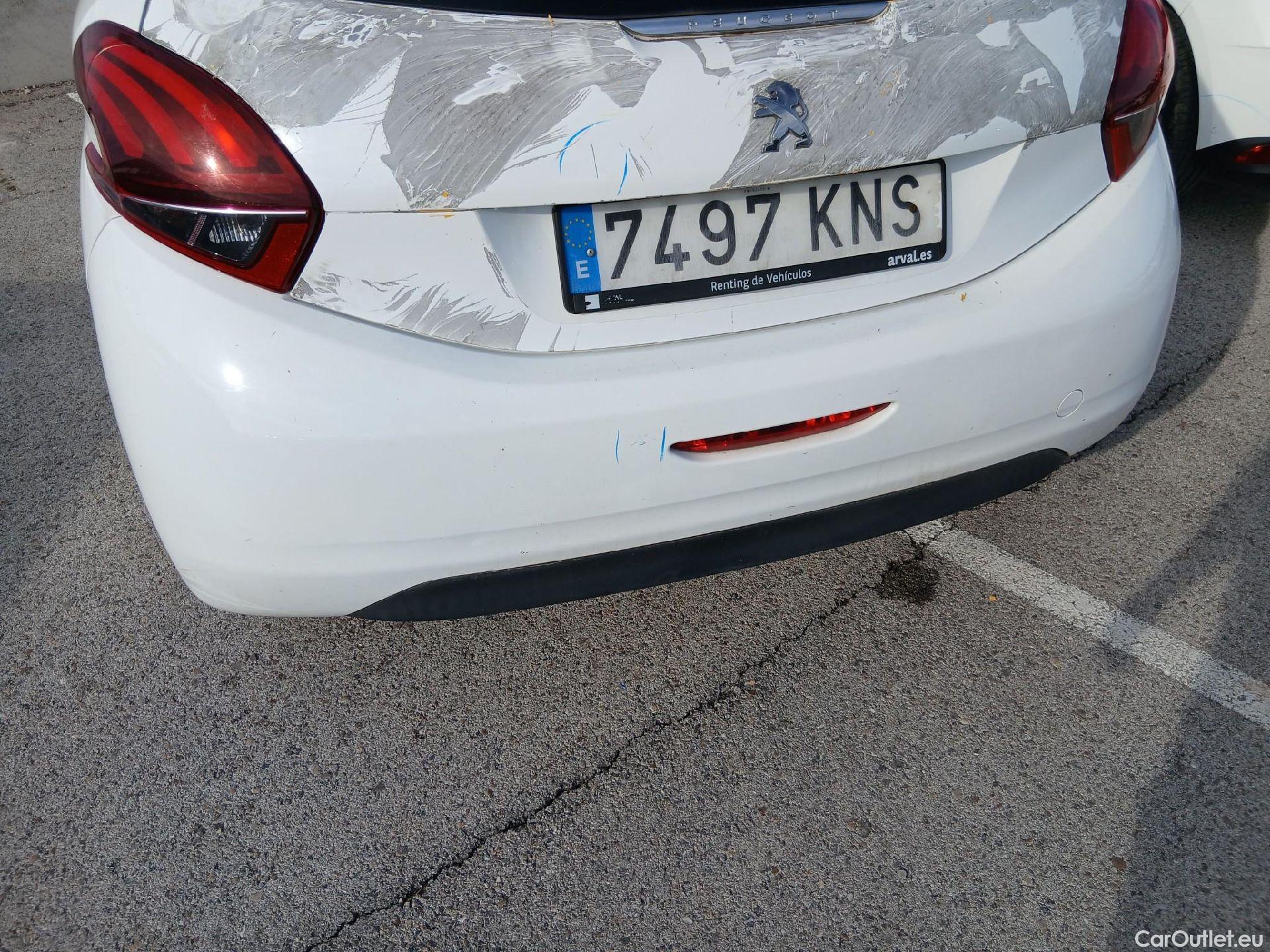  Peugeot  208 PEUGEOT  / 2015 / 5P / berlina con portón 5P ACTIVE BlueHDi 73kW (100CV) #23