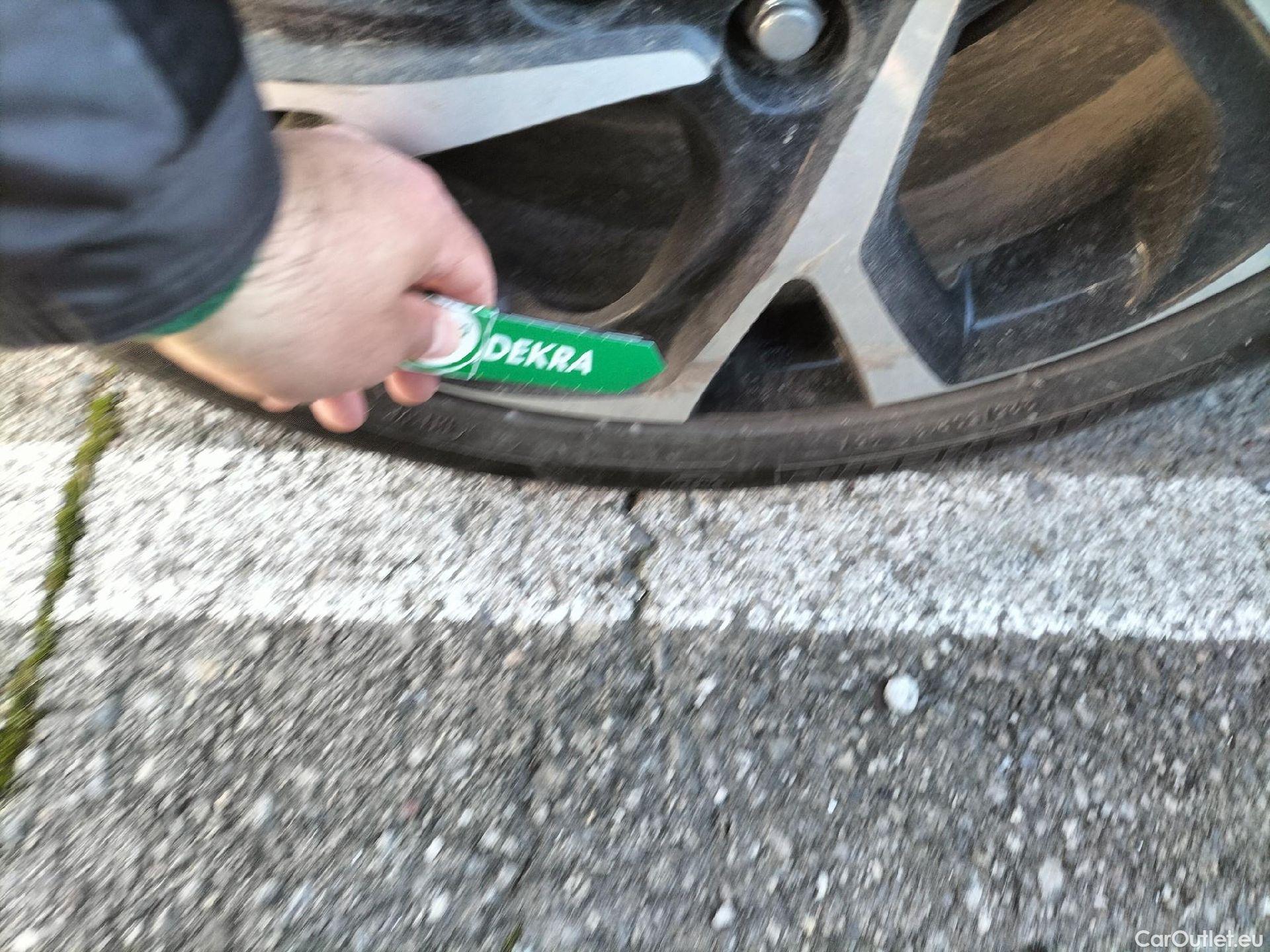  Toyota  C-HR TOYOTA  / 2016 / 5P / todoterreno 1.8 125H Advance (CX) #45