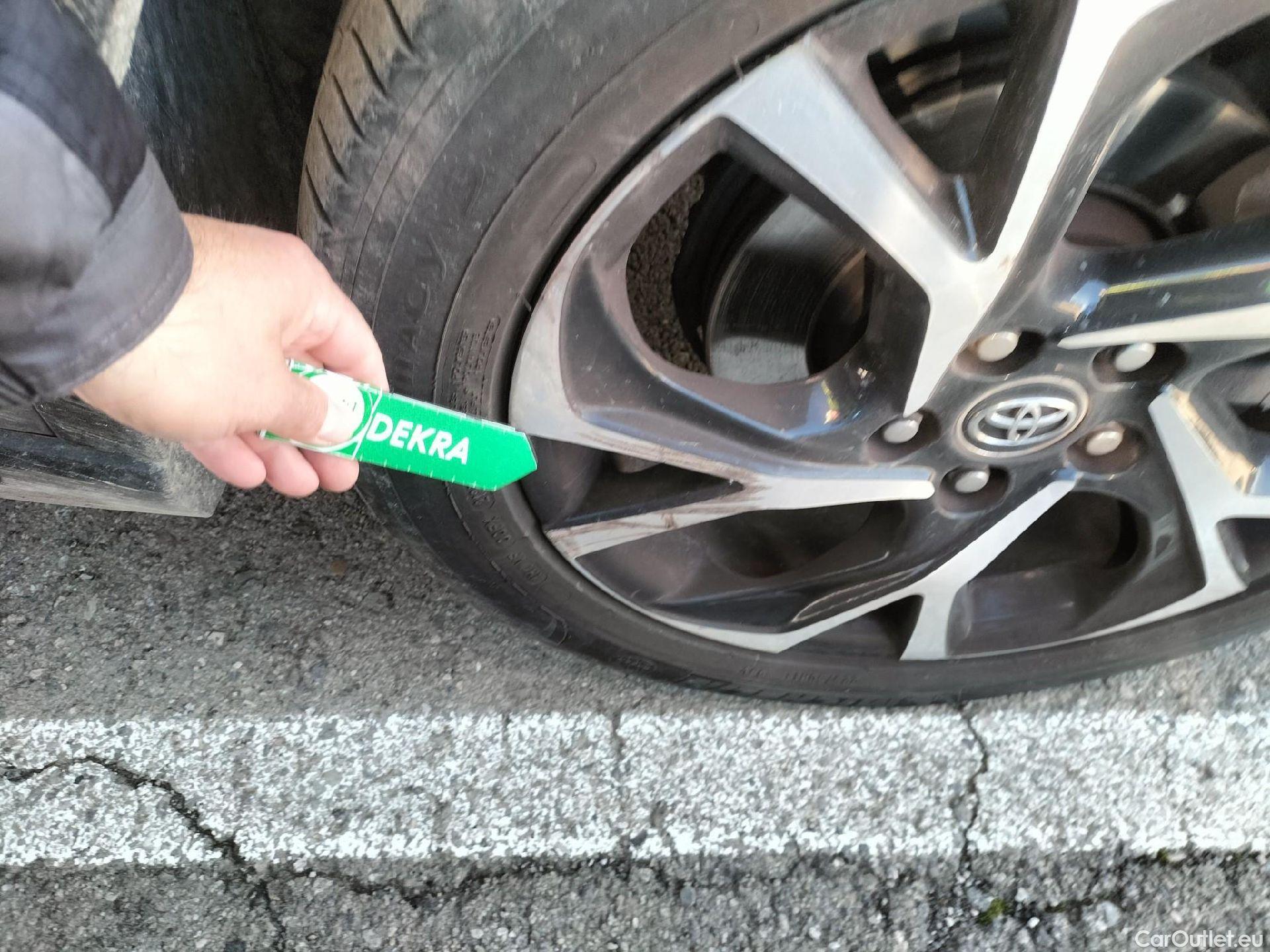  Toyota  C-HR TOYOTA  / 2016 / 5P / todoterreno 1.8 125H Advance (CX) #63