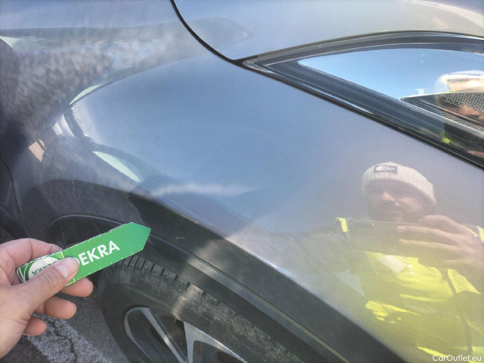  Toyota  C-HR TOYOTA  / 2016 / 5P / todoterreno 1.8 125H Advance (CX) #2