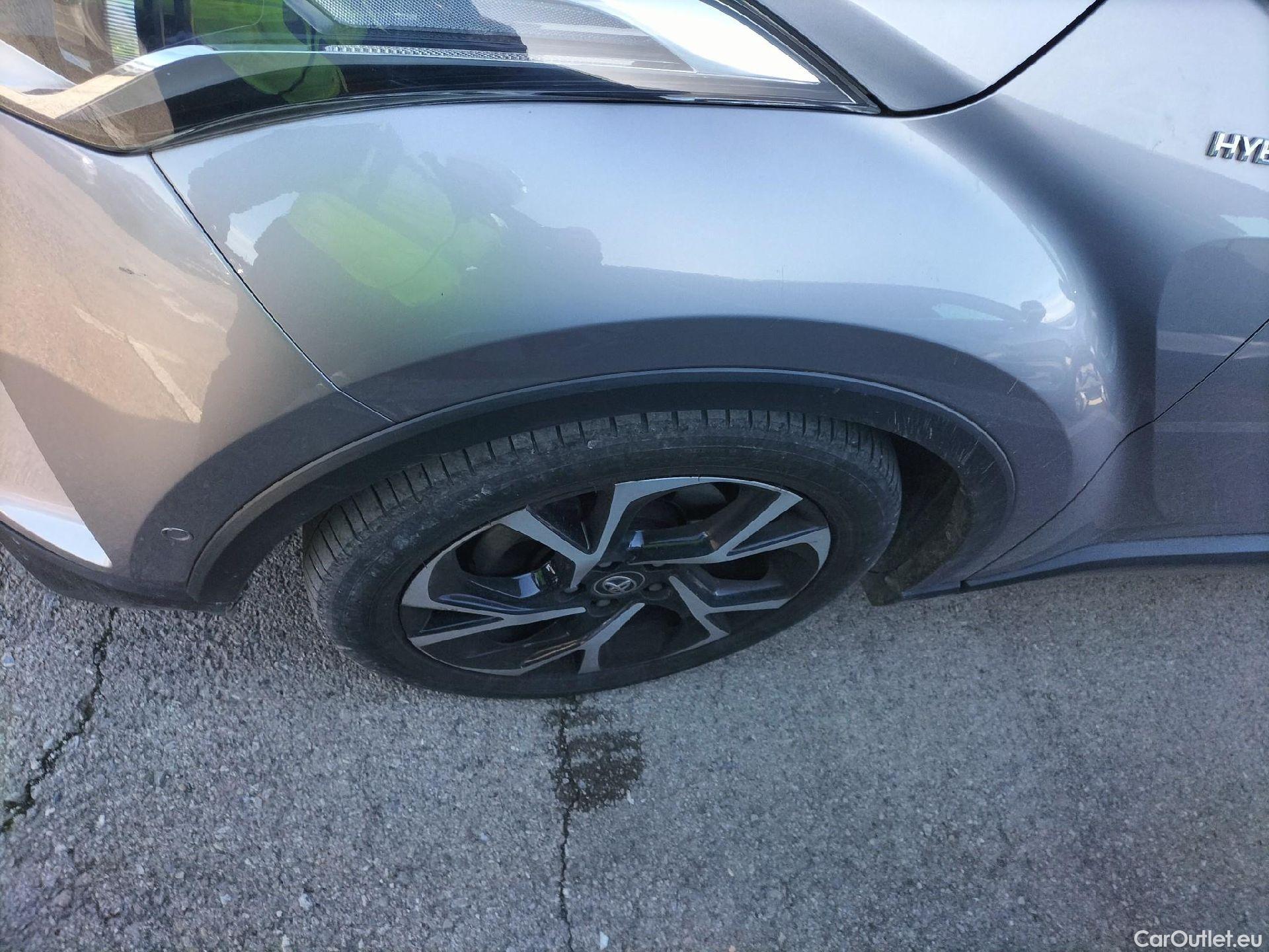  Toyota  C-HR TOYOTA  / 2016 / 5P / todoterreno 1.8 125H Advance (CX) #18