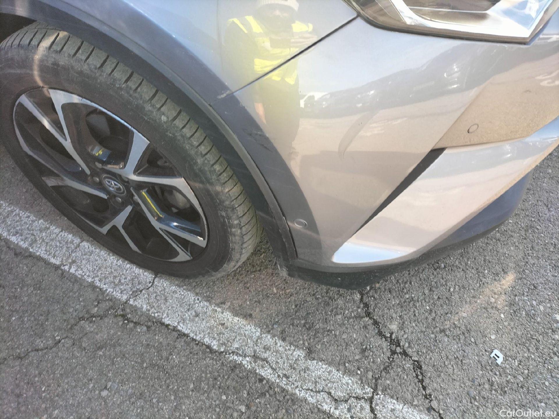  Toyota  C-HR TOYOTA  / 2016 / 5P / todoterreno 1.8 125H Advance (CX) #9