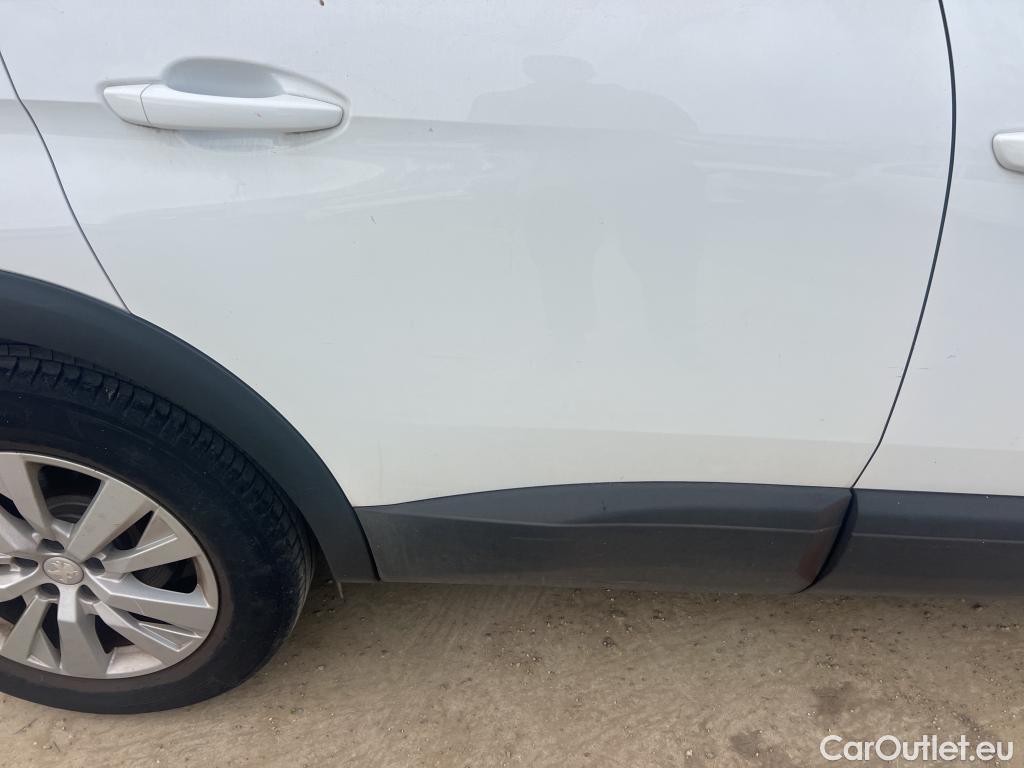  Peugeot  3008 PEUGEOT  / 2016 / 5P / todoterreno 1.2 PURETECH 96KW (130CV) ACTIVE S&S #9