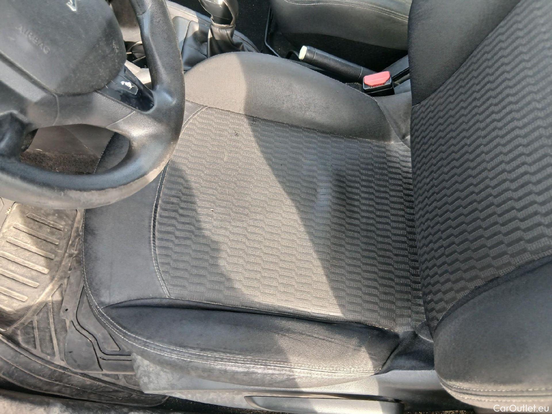  Peugeot  208 PEUGEOT  / 2015 / 5P / berlina con portón 5P ACTIVE BlueHDi 73kW (100CV) #19