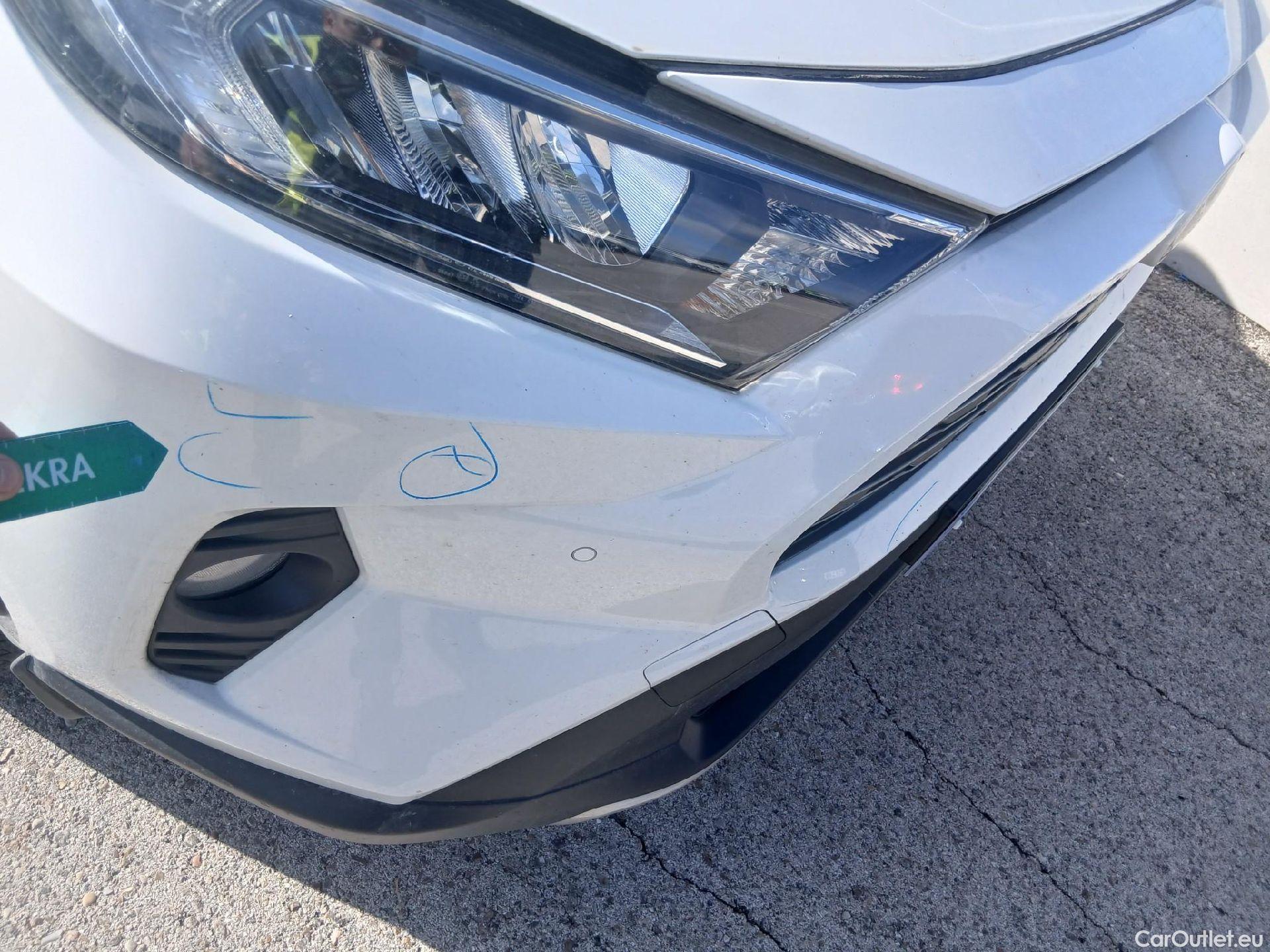  Toyota  RAV4 TOYOTA  / 2018 / 5P / todoterreno 2.5l 220H Advance #4