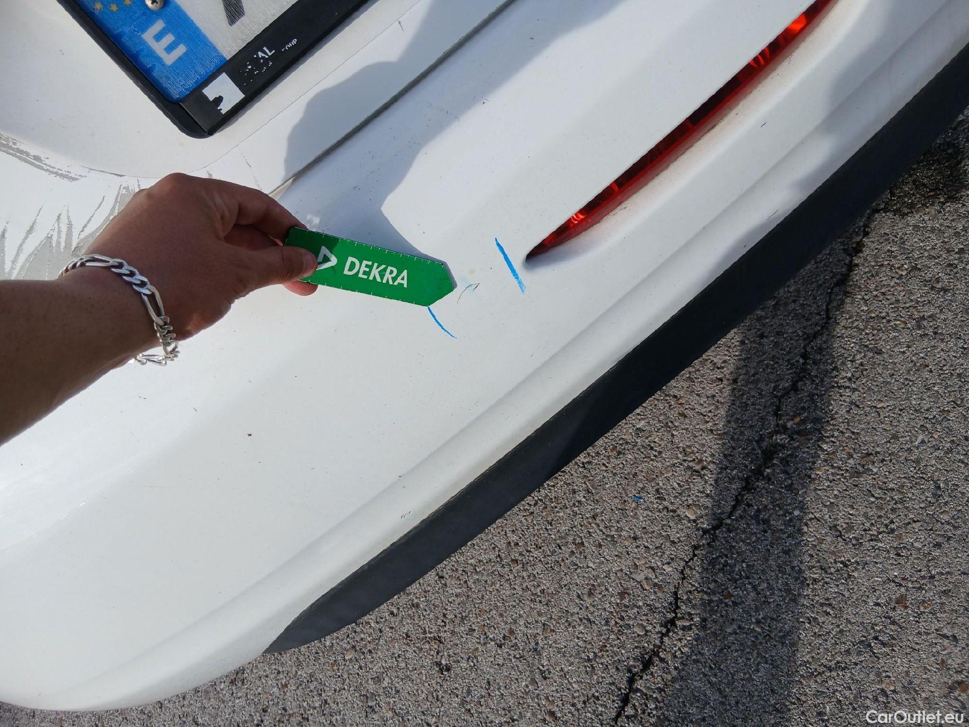  Peugeot  208 PEUGEOT  / 2015 / 5P / berlina con portón 5P ACTIVE BlueHDi 73kW (100CV) #22