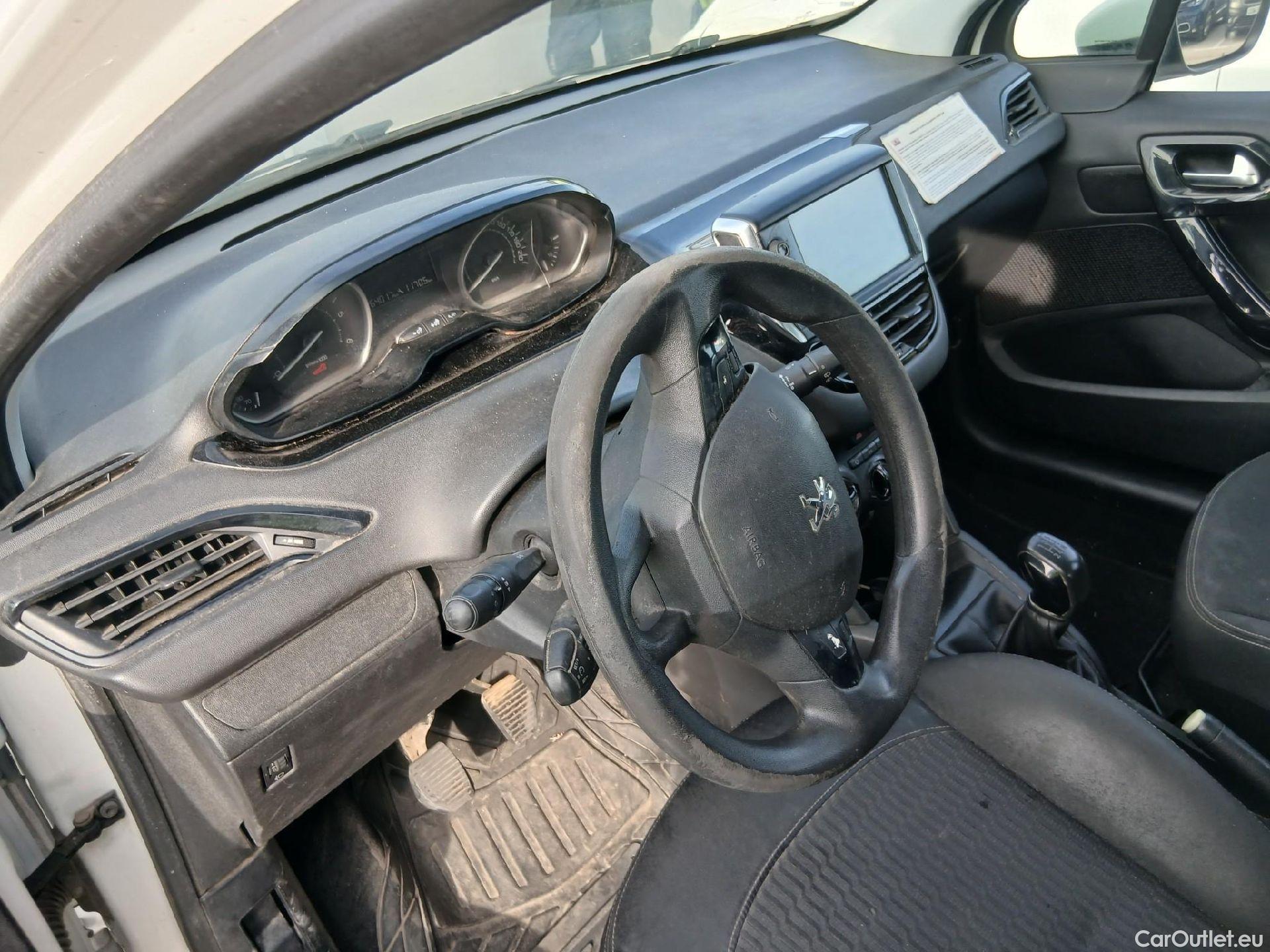  Peugeot  208 PEUGEOT  / 2015 / 5P / berlina con portón 5P ACTIVE BlueHDi 73kW (100CV) #17